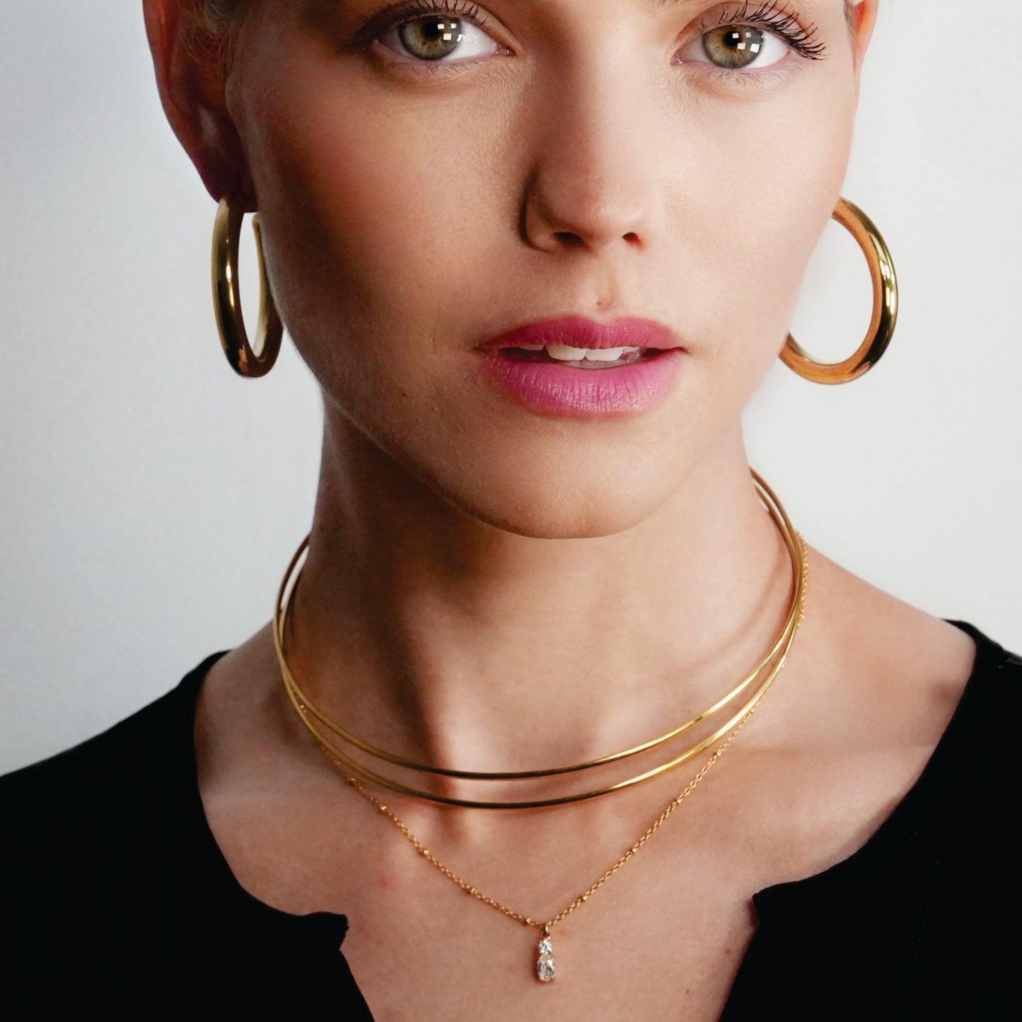 BOBOYI Gold: Mid Width Smooth Finish Effortless Day-to-Night Hoops