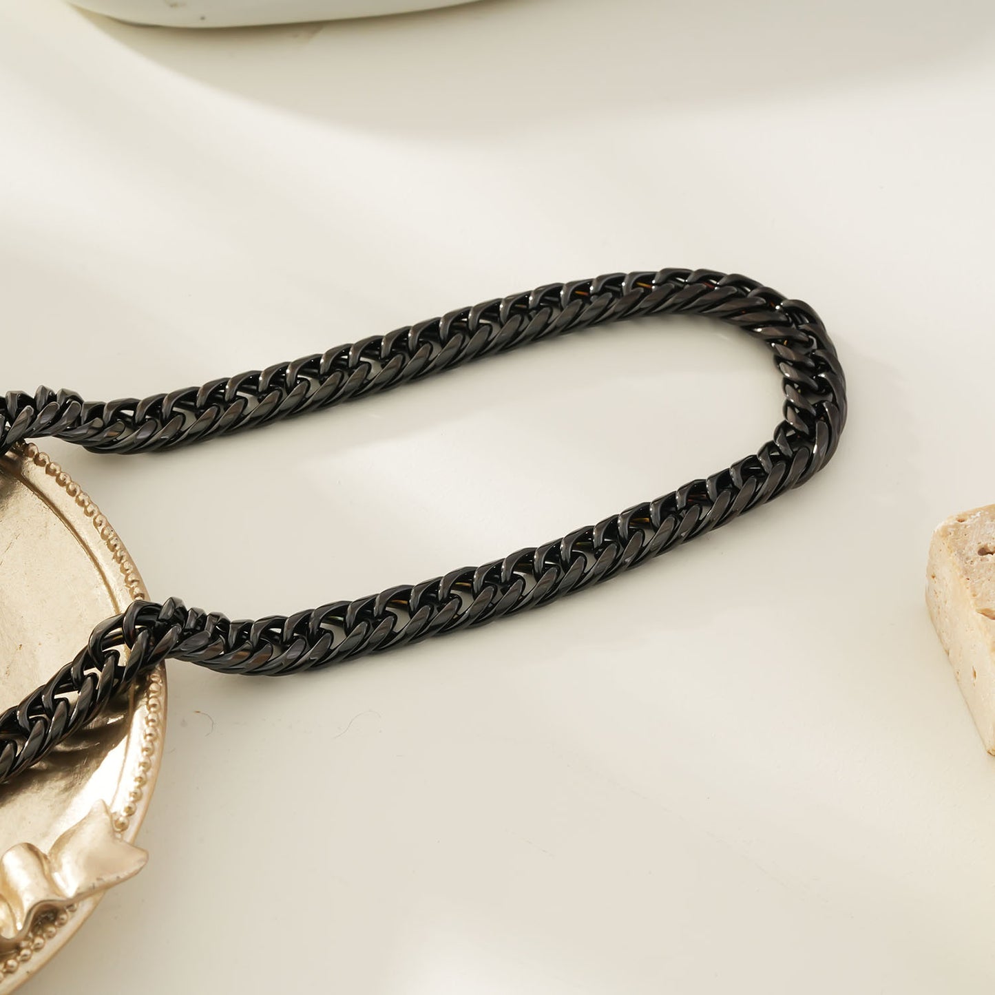 ABASI BLACK: Black Carbon Chunky Link Chain