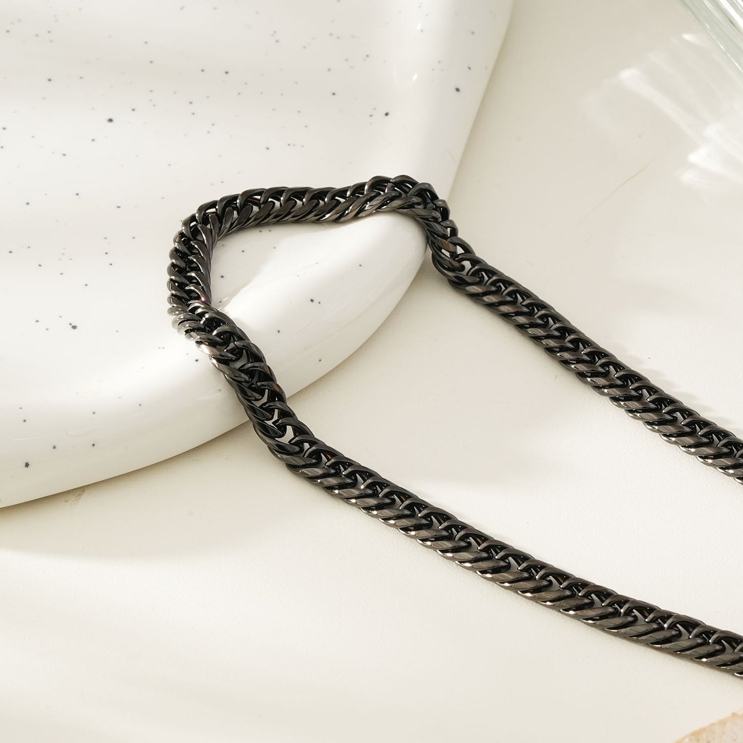 ABASI BLACK: Black Carbon Chunky Link Chain