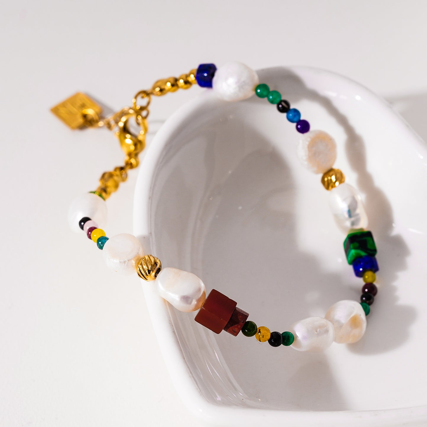 Style AMADIA 4663: Paradise Found - Colourful Bracelet with Gold Beads, Natural Stones, and Freshwater Pearls.