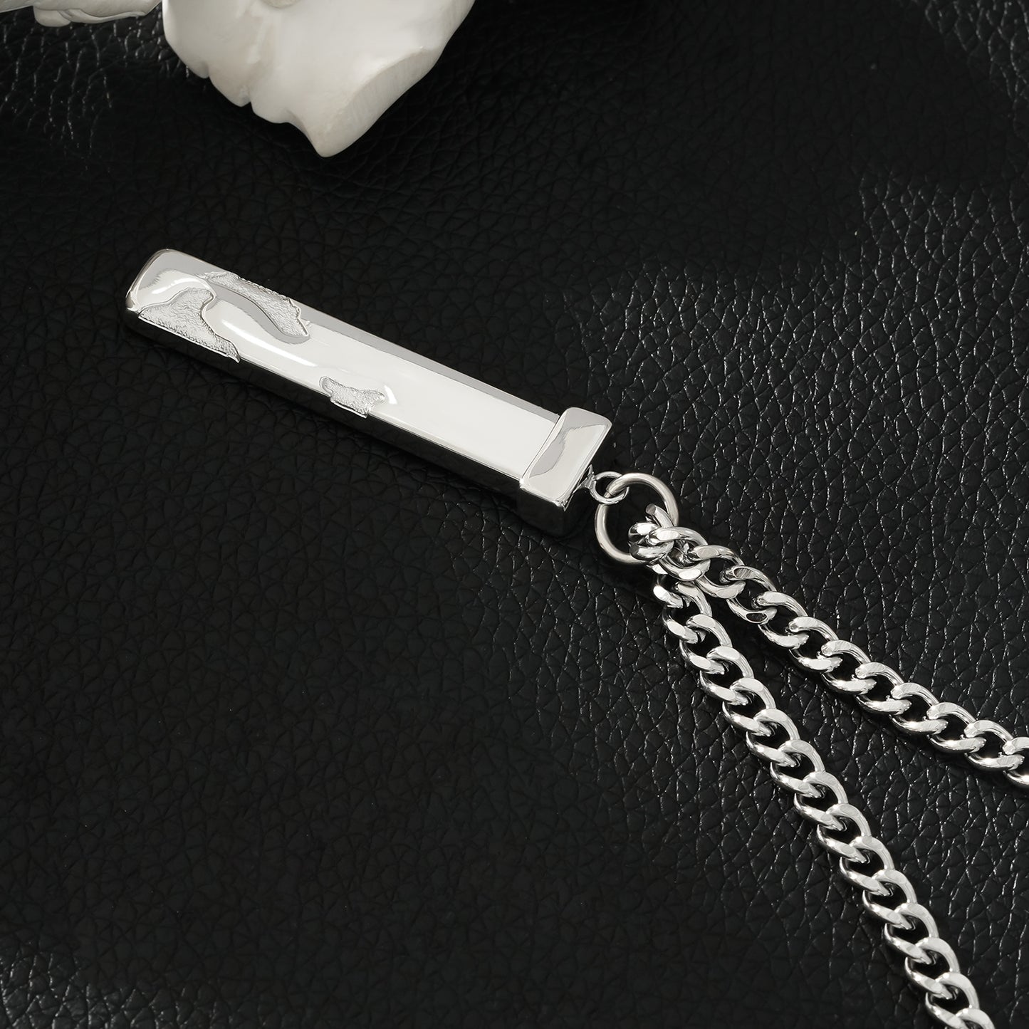 DAKARIA SILVER (White Gold): Chipped Effect Geometric Pendant on Chunky Chain