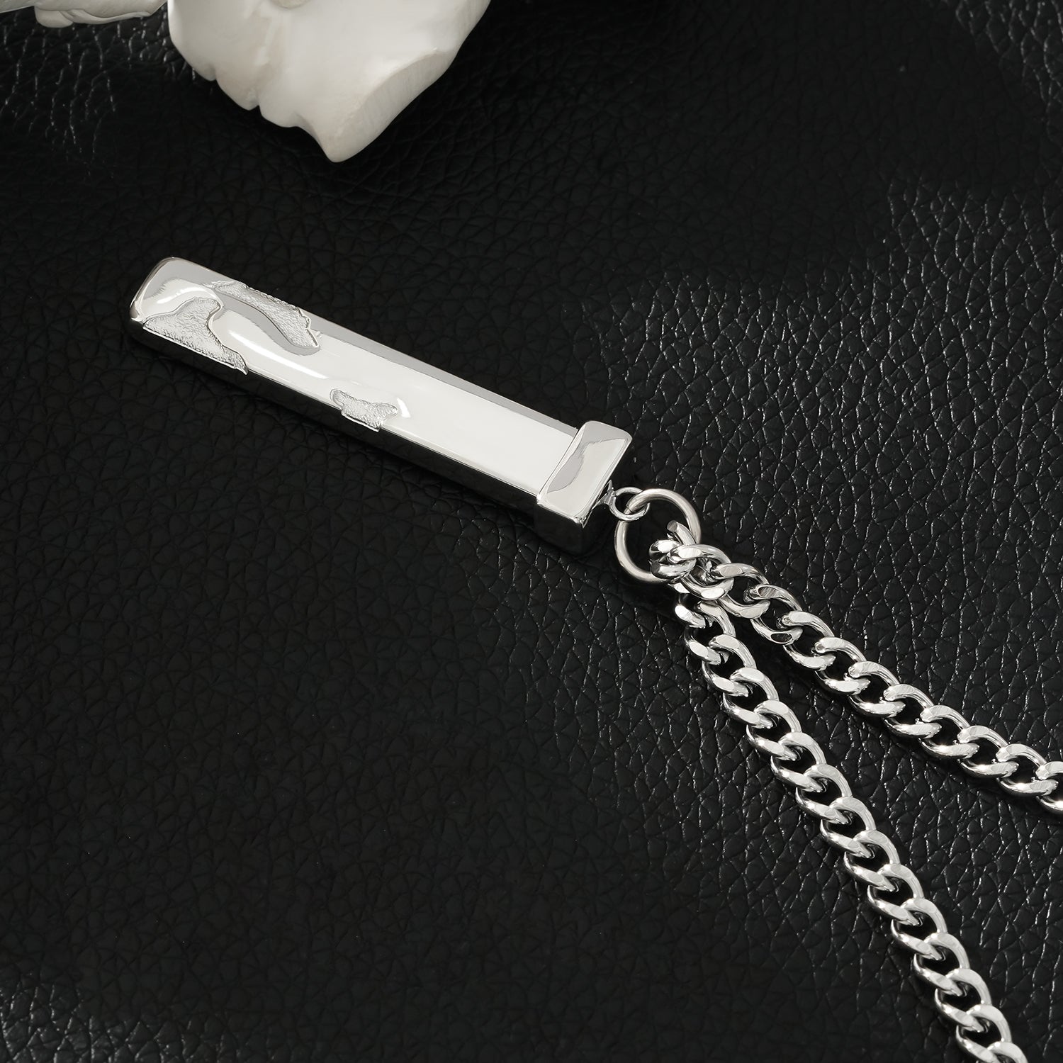 DAKARIA SILVER (White Gold): Chipped Effect Geometric Pendant on Chunky Chain
