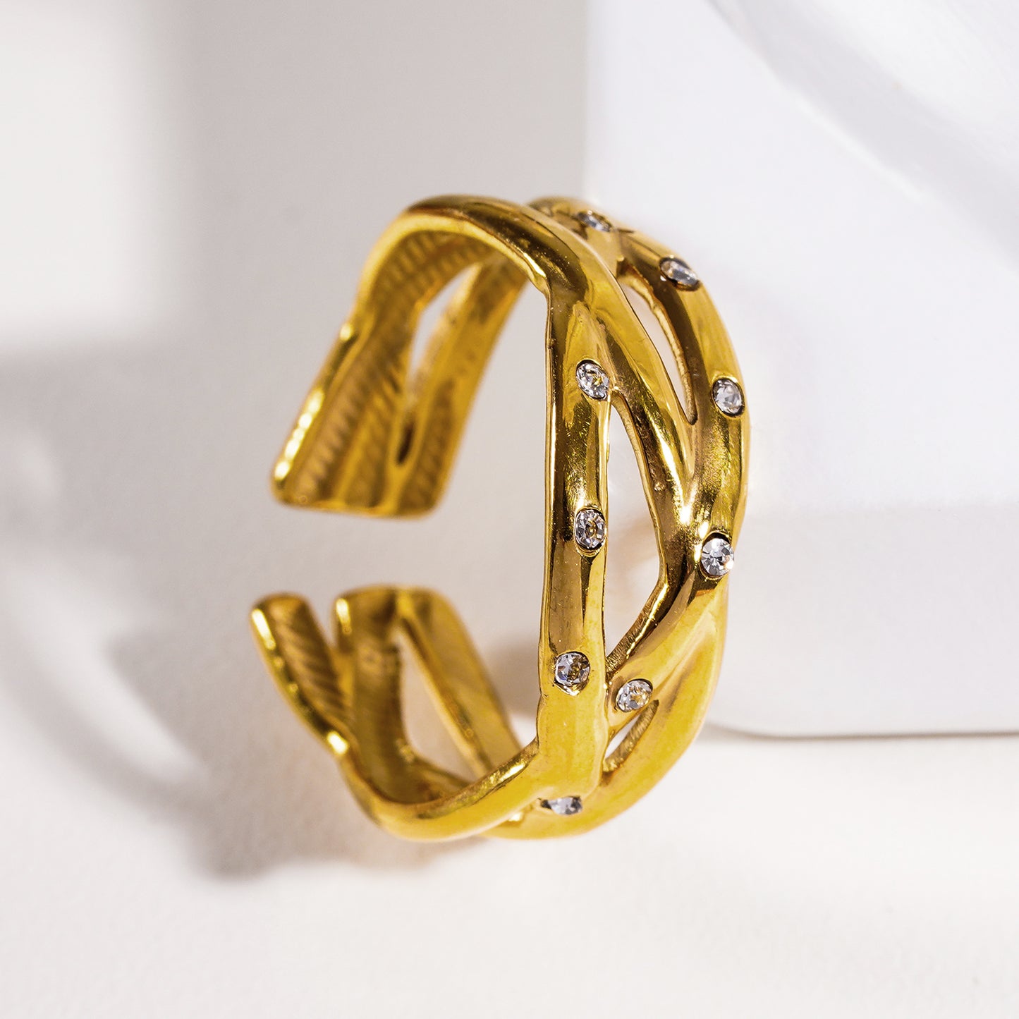 Style DARI 7234: Intertwined Stacked Ring with Mini Zirconia Highlights