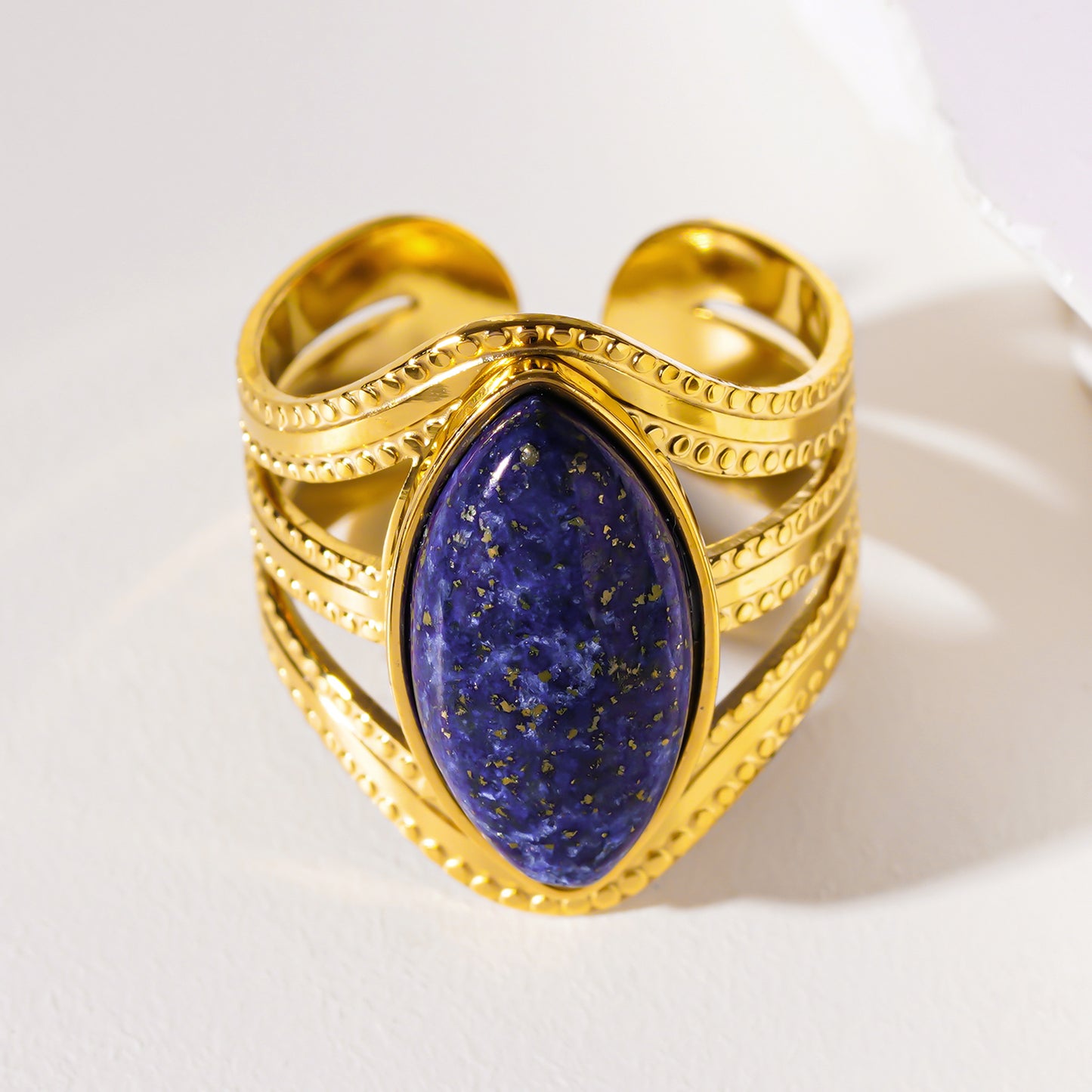 Style TIAMO 7348: Vintage Inspired Ring with Triple Ornate Bands &amp; a Lapis Lazuli Centre Piece.