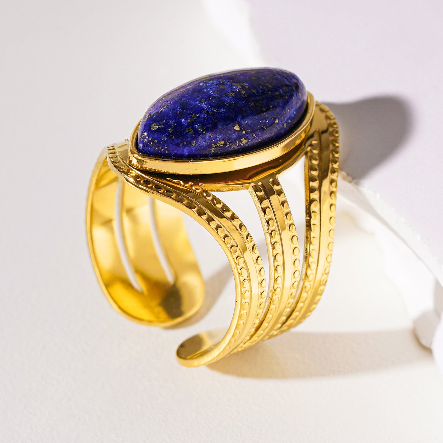 Style TIAMO 7348: Vintage Inspired Ring with Triple Ornate Bands & a Lapis Lazuli Centre Piece.