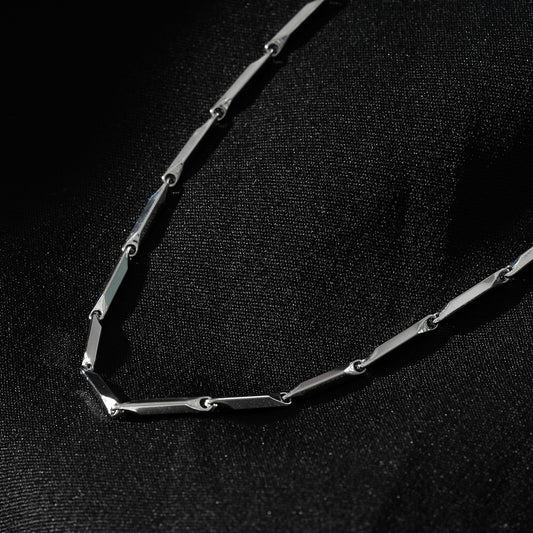 Style GUMIA: Minimalist Geometric Shaped Beaded Chain Necklace