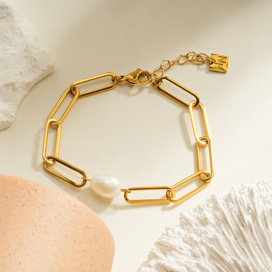 TIMEA Bracelet: Gold Paper Clip Chain Bracelet featuring a Single Freshwater Pearl