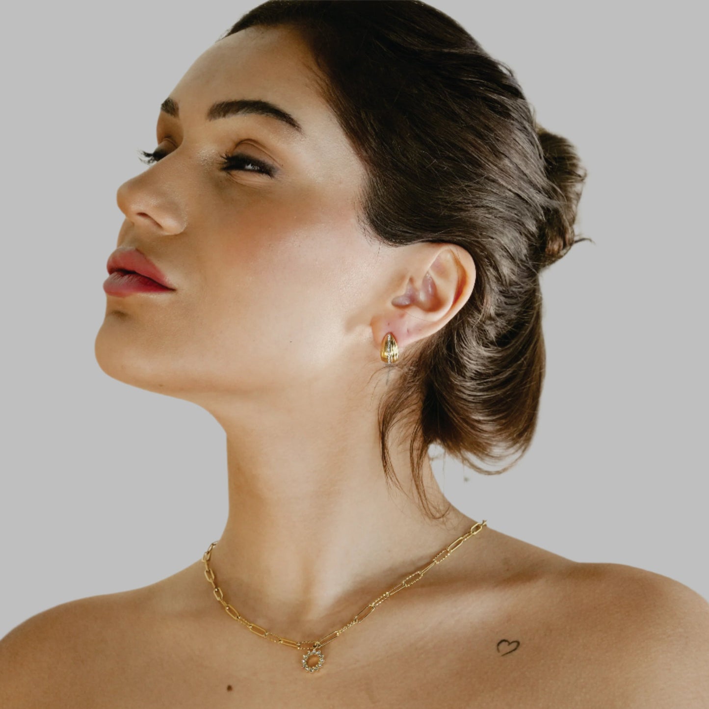 FERNDALE Gold: Stud Earrings with Textured Lines Highlighted with a Pavé Zirconia (CZ) Middle Row