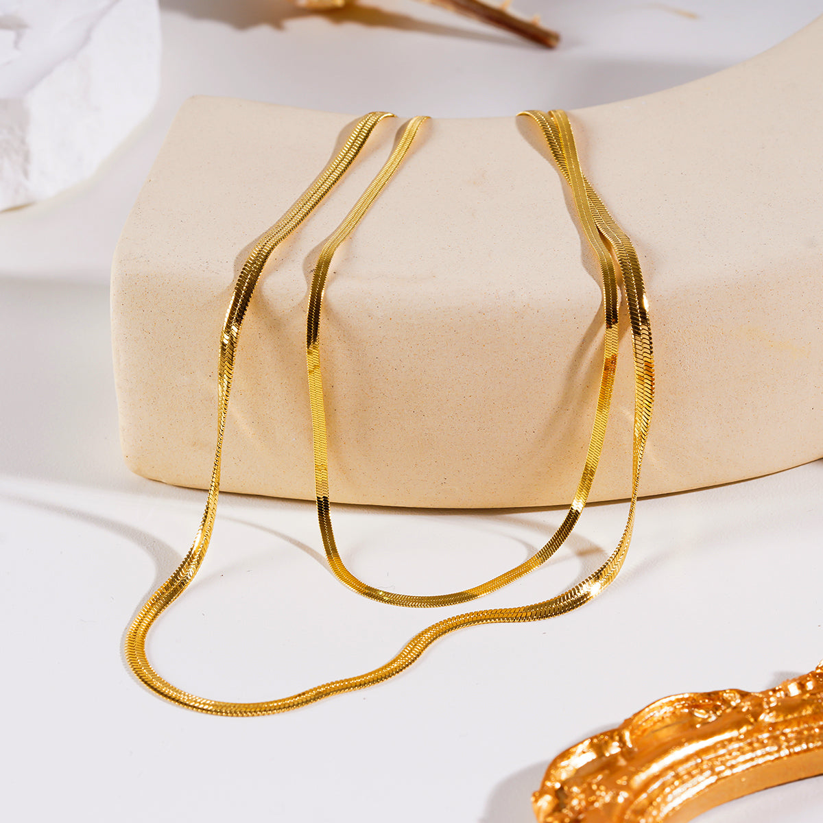 Style GINTA 7312: Snake-Skin Textured 2-Layer Gold Necklace.