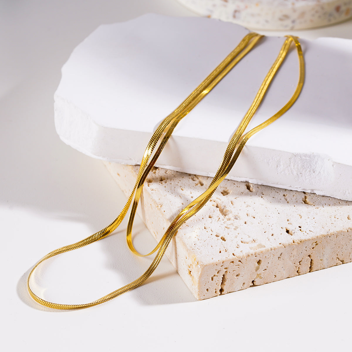 Style GINTA 7312: Snake-Skin Textured 2-Layer Gold Necklace.