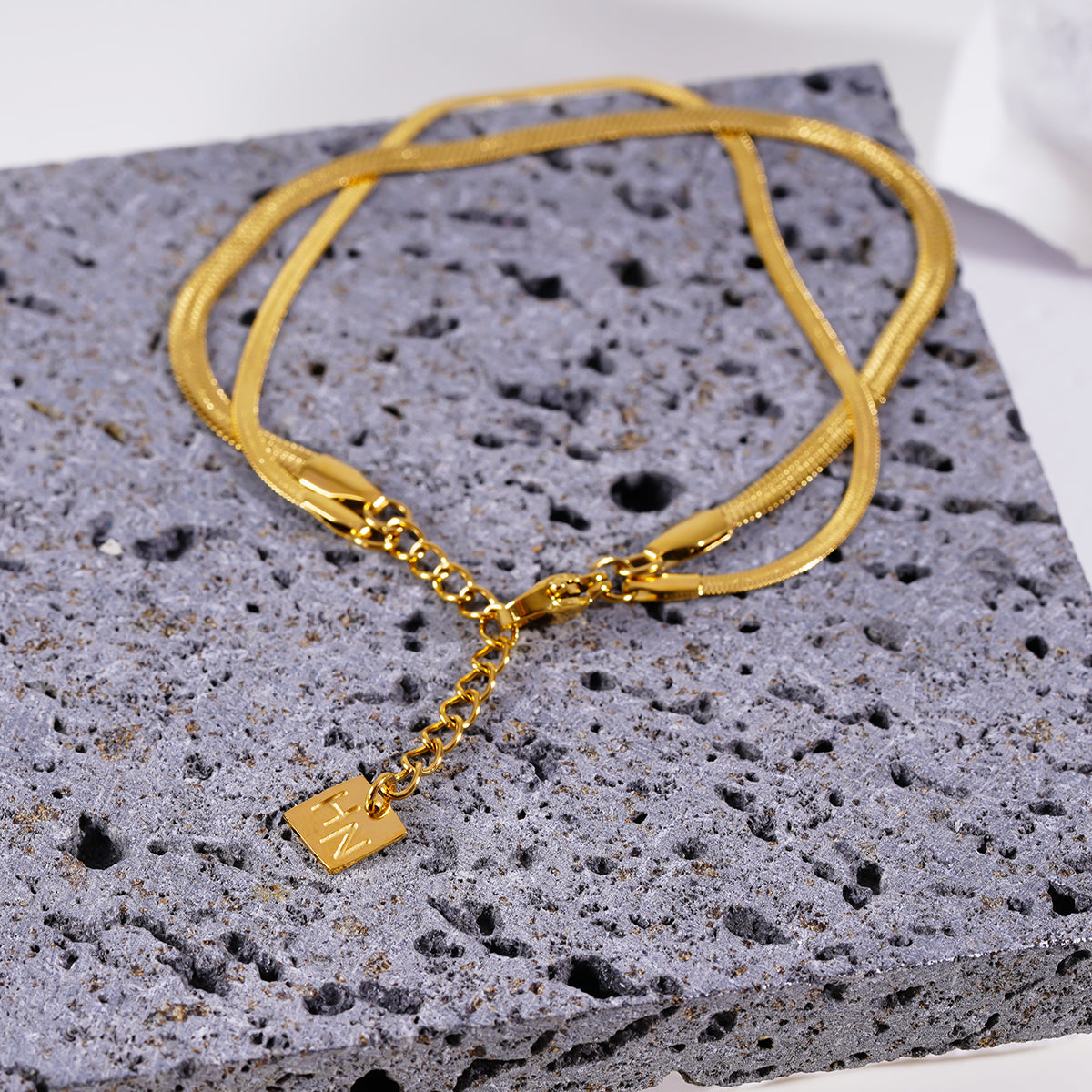 Style INESE 8616: Snake-Skin Textured 2-Layer Gold Bracelet.