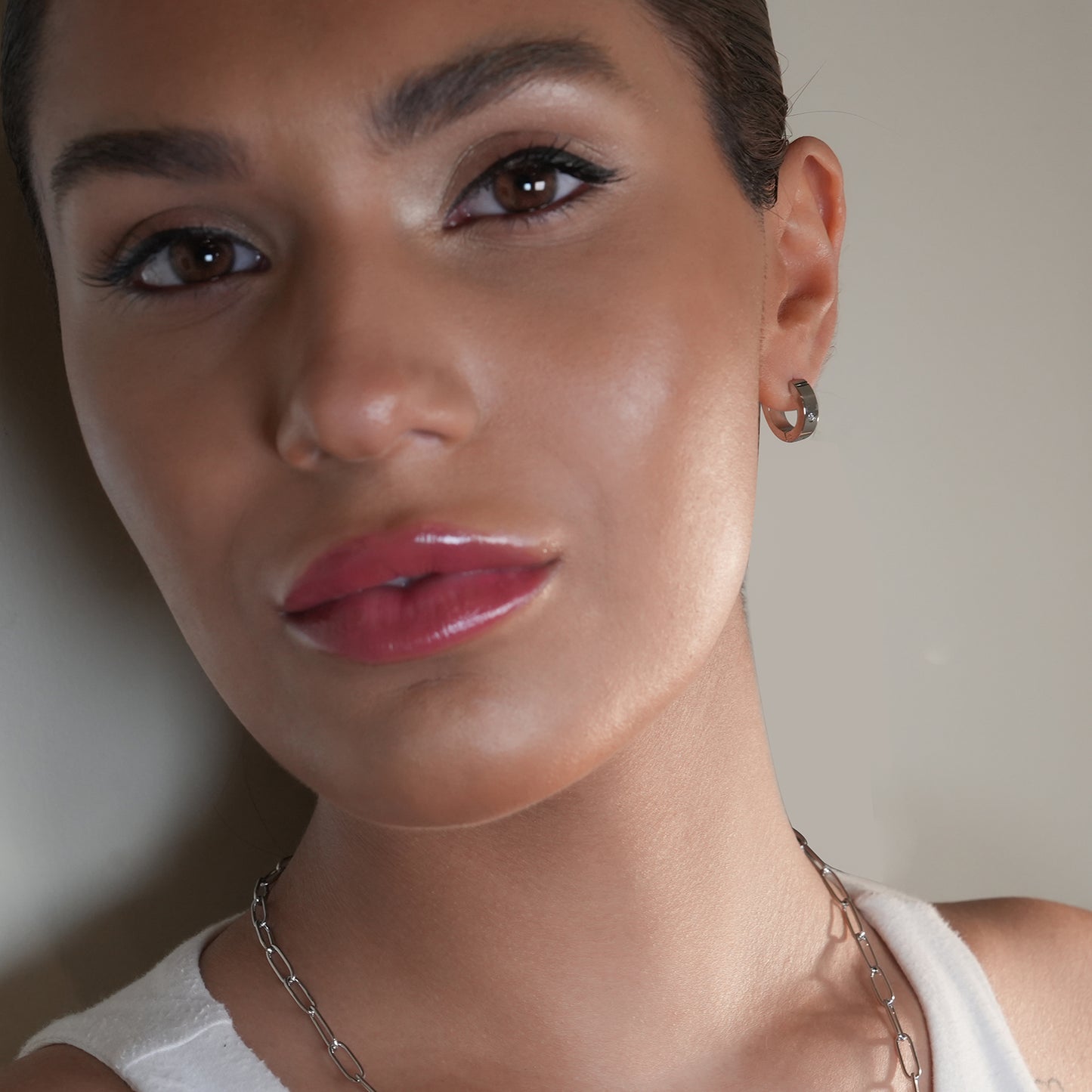 Style INIS 22118S: Wide Mini Hoop Earrings with a Solitaire Zirconia Gemstone - Silver.