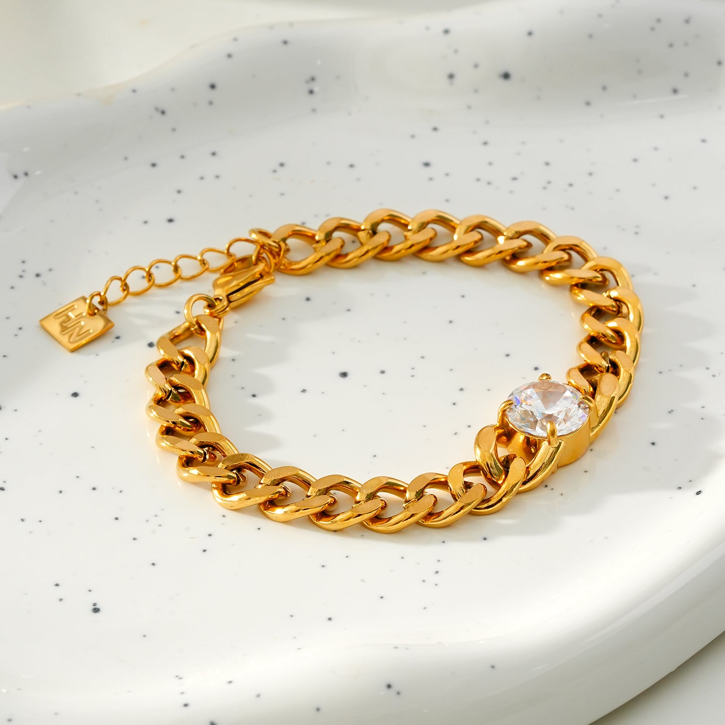 JATDAL Gold: Cuban Link Bracelet with a Dazzling Moissanite Centrepiece