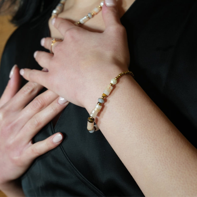 Style JERASA 4588: Chalcedony Stones & Gold Ball-Beaded Bracelet