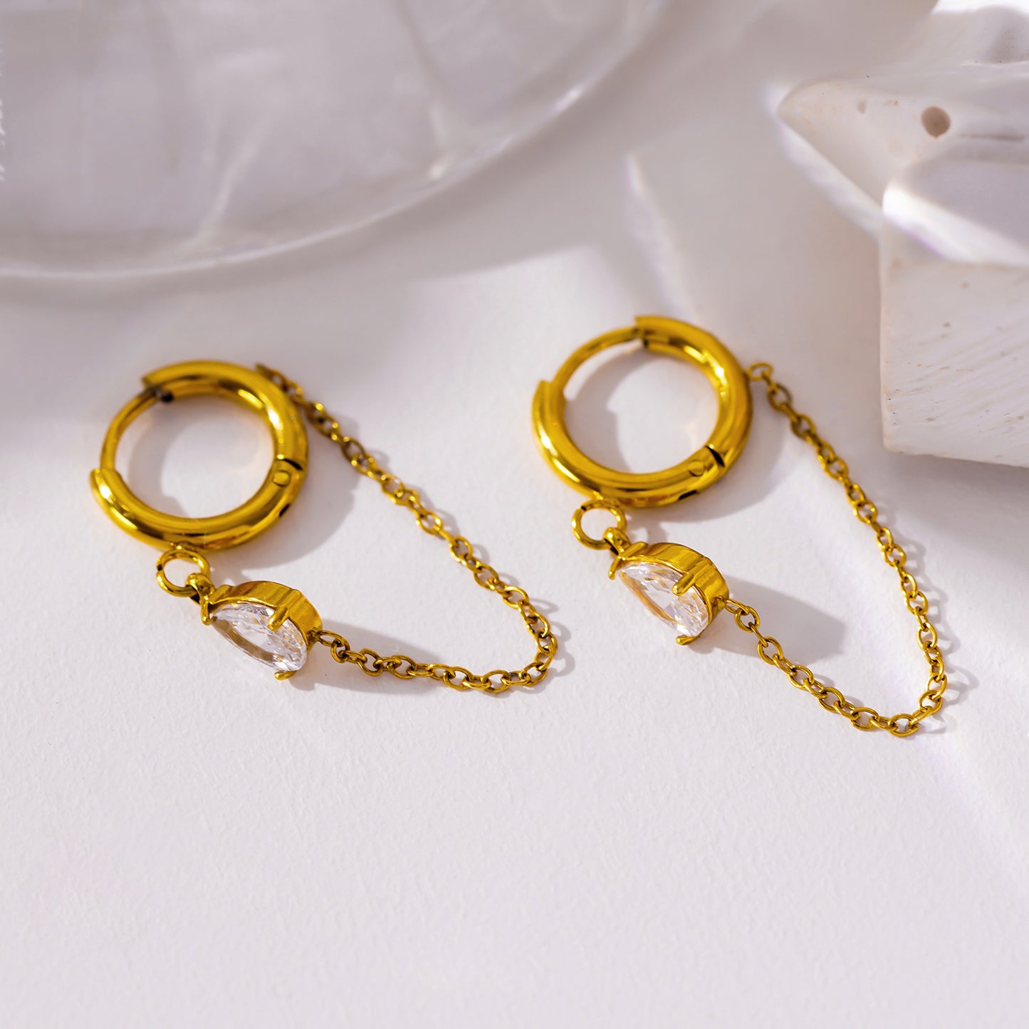 Style KAZUKA 8726: Hoop Earrings with Pear-Shaped Zirconia Charm and Dainty Chain.