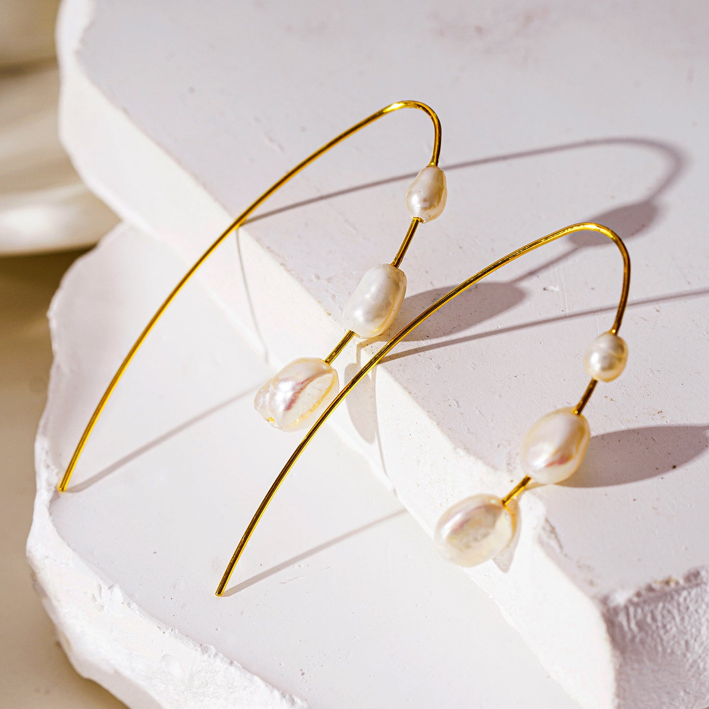 Style LISANNE 0985: Geometric Shaped Modernist Hoop Earring with a Trio of Fresh-Water Pearls.