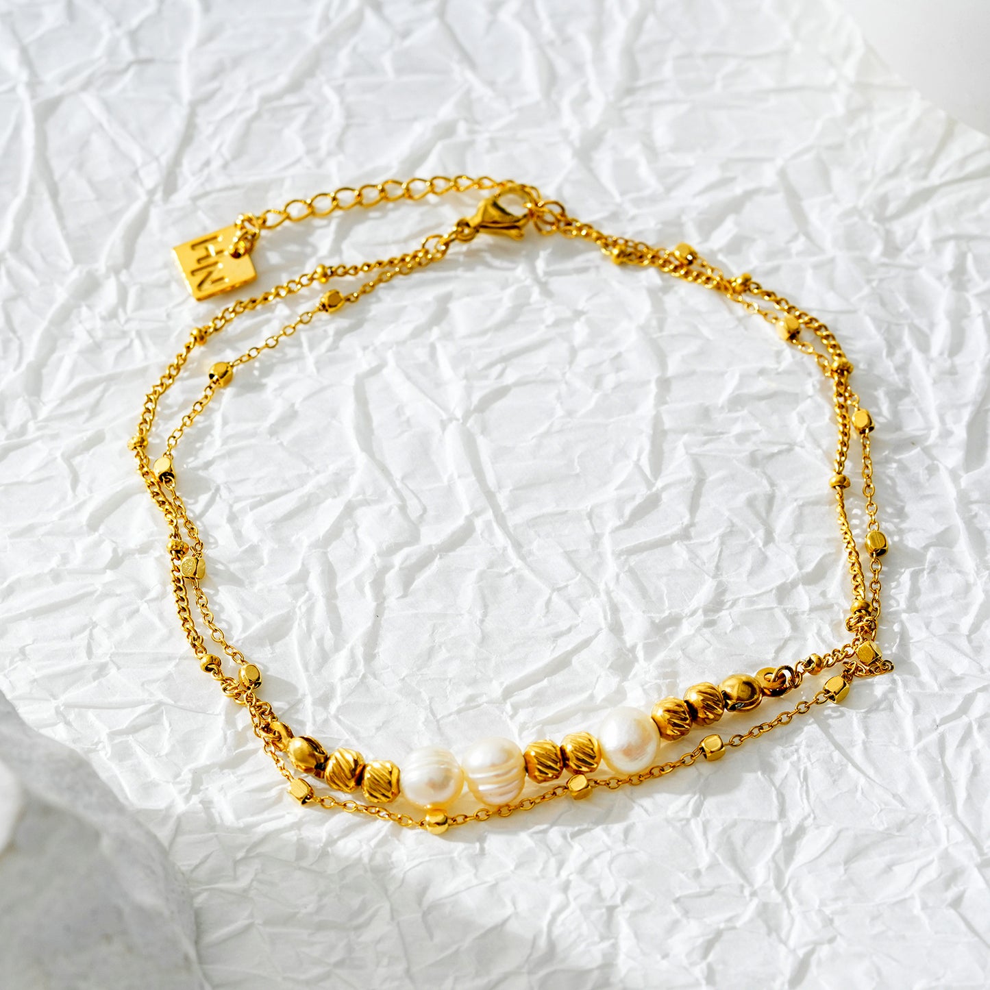Style MARENTA LG 5435: Gilded Harmony Chain Anklet with Gold Beads and Freshwater Pearls.