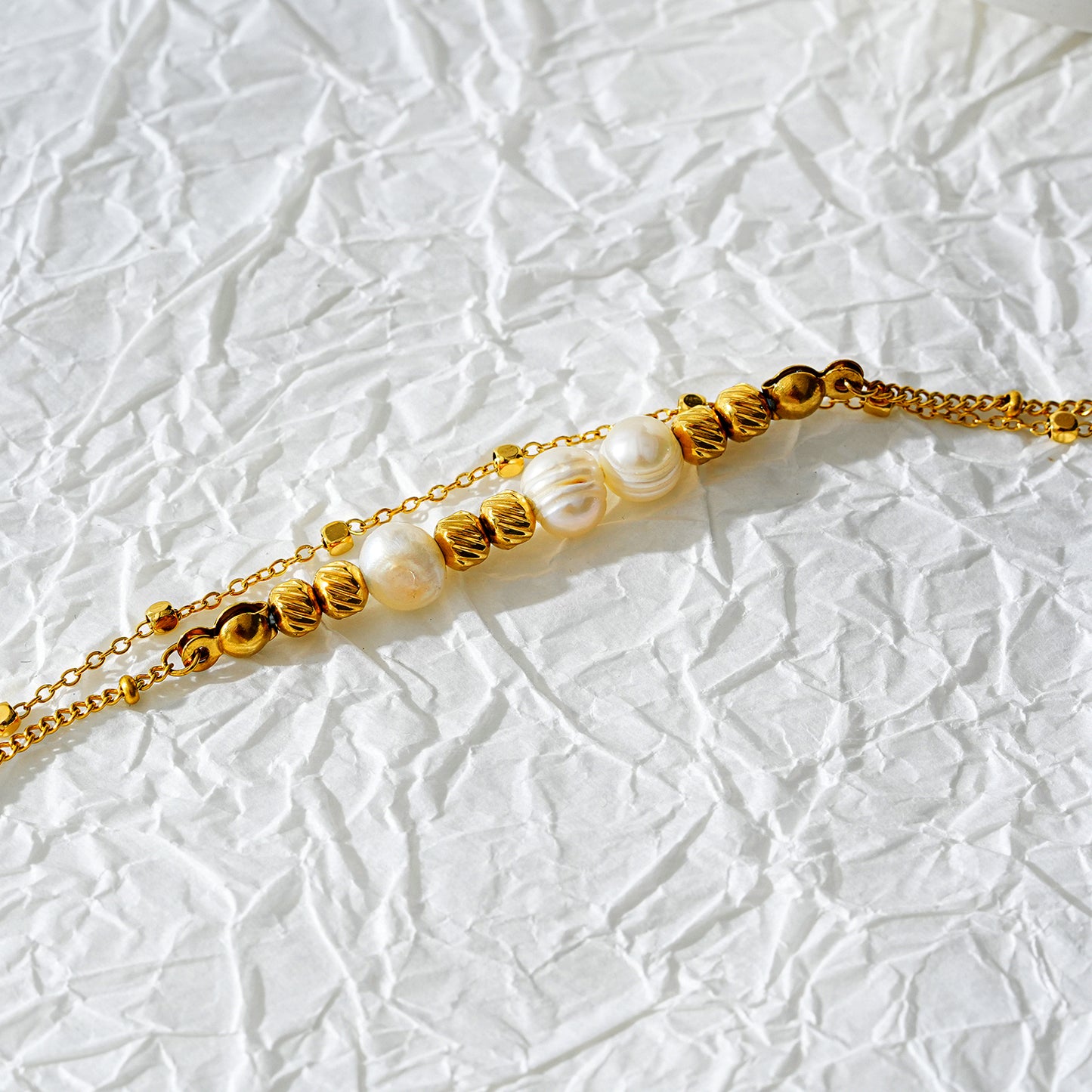 Style MARENTA LG 5435: Gilded Harmony Chain Anklet with Gold Beads and Freshwater Pearls.