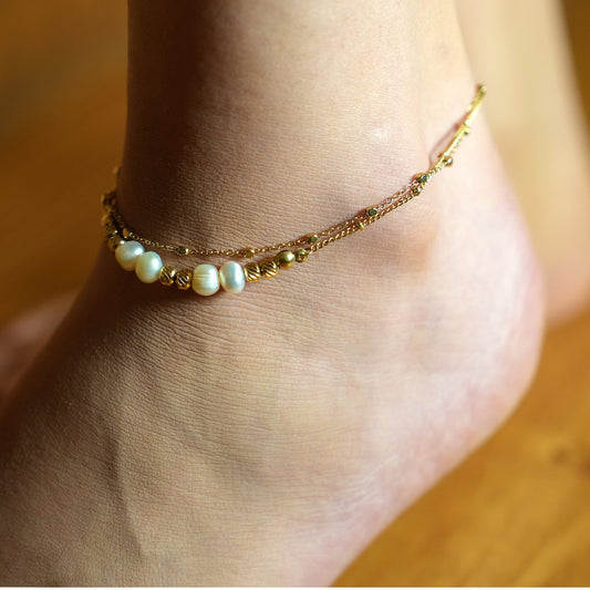 Style MARENTA LG 5435: Gilded Harmony Chain Anklet with Gold Beads and Freshwater Pearls.