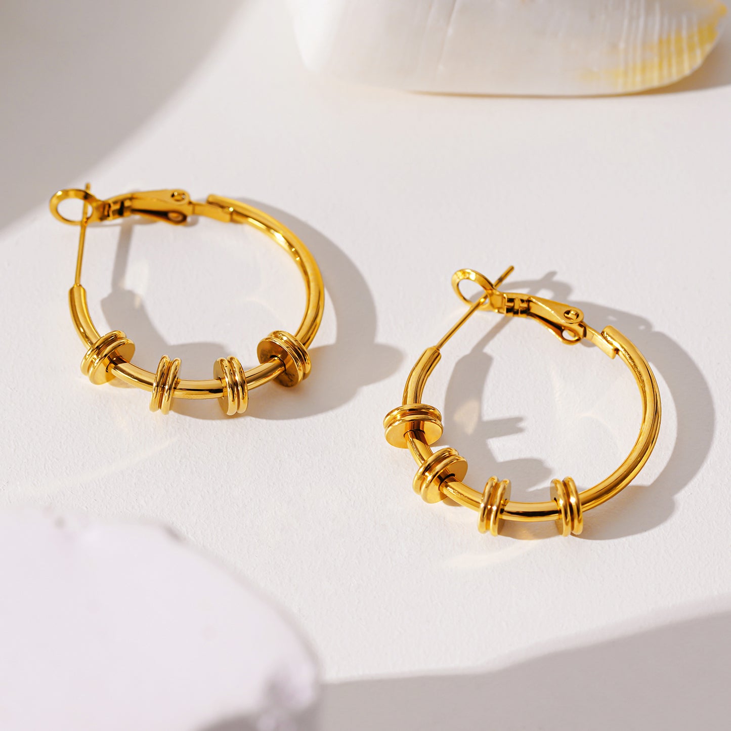 Style MINATO 5336: Modernist Hoop Earrings Anchoring Industrial-Chic Double Discs.