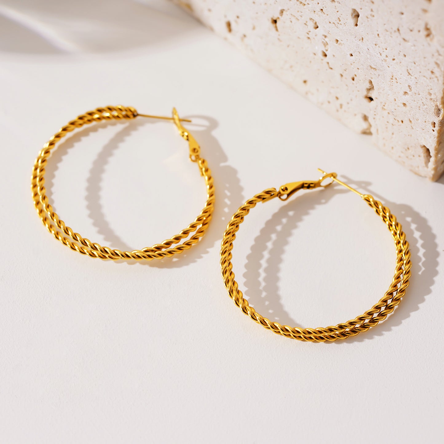 Style MIZUKI 5589: Double Rope Textured Hoop Earrings.