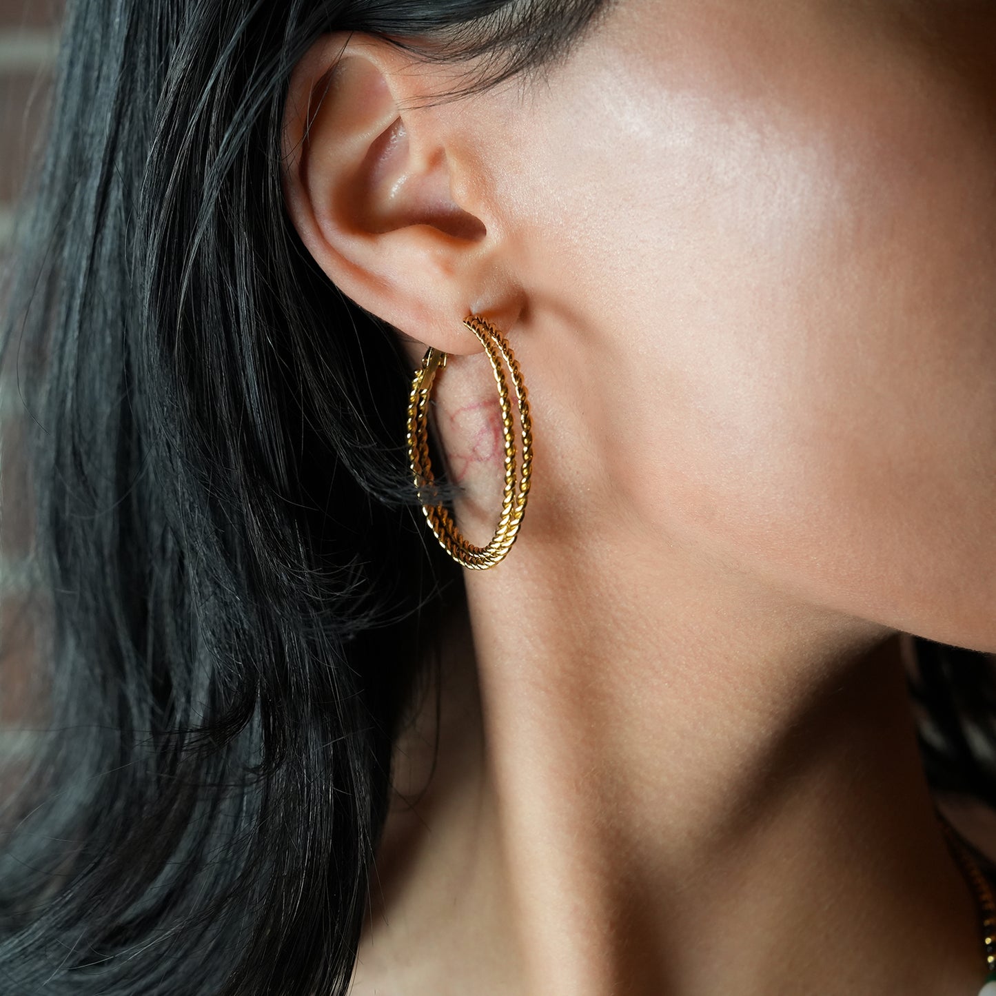 Style MIZUKI 5589: Double Rope Textured Hoop Earrings.