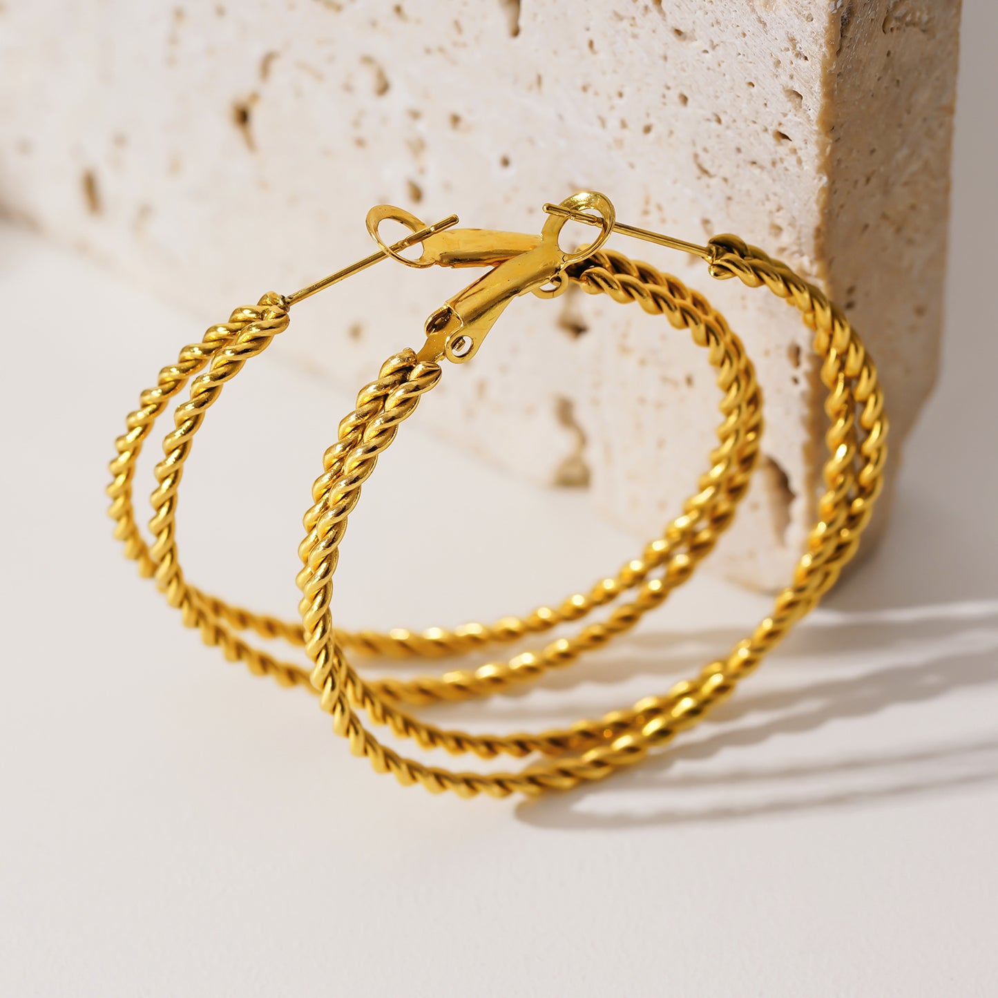 Style MIZUKI 5589: Double Rope Textured Hoop Earrings.