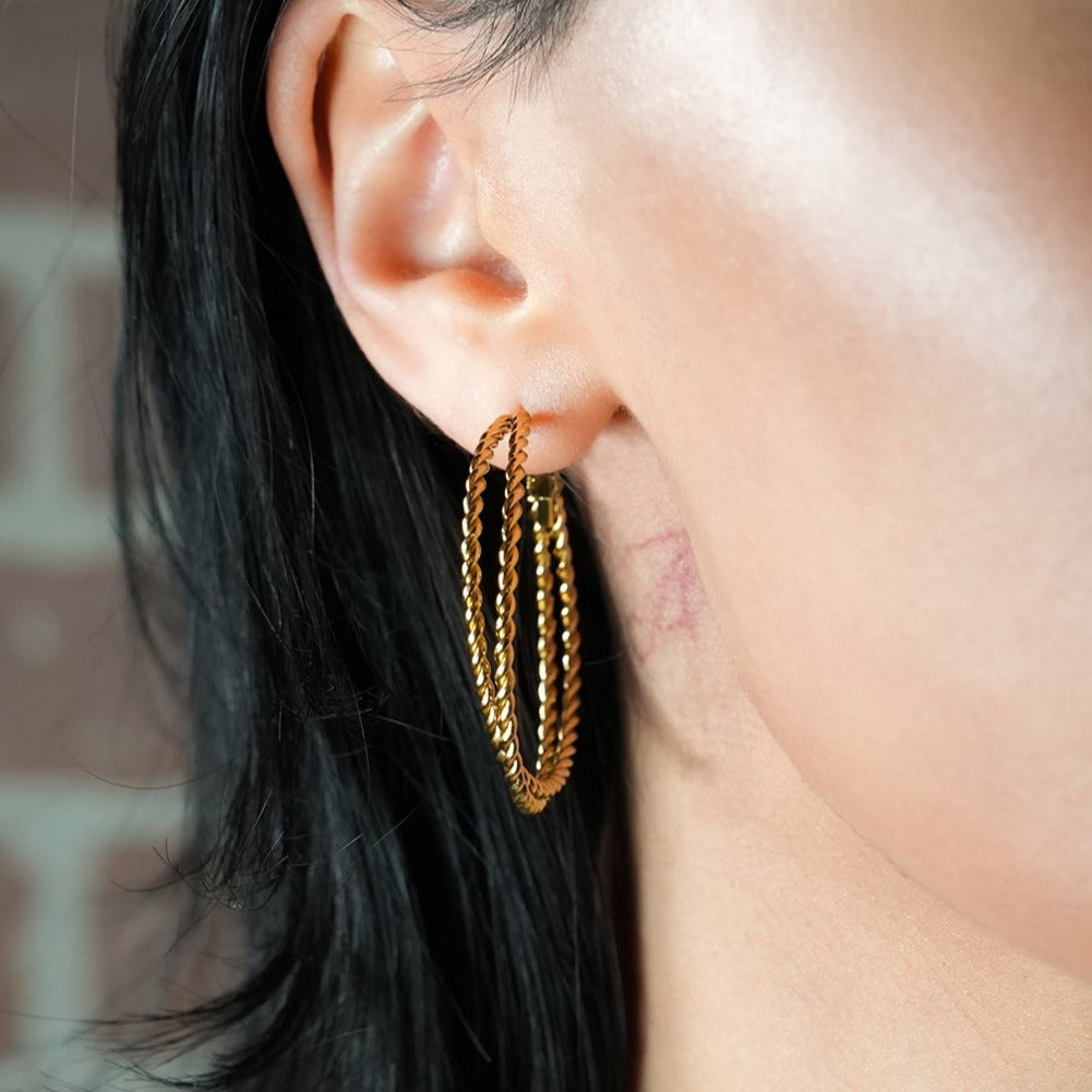 Style MIZUKI 5589: Double Rope Textured Hoop Earrings.