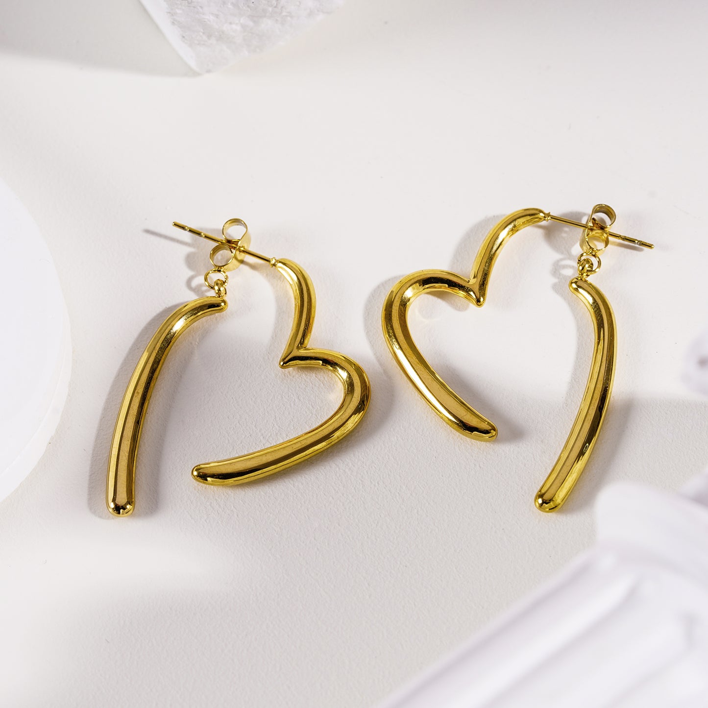 Style MOMOKA 0187: Abstract Heart Shaped Detachable Hoop Earrings.