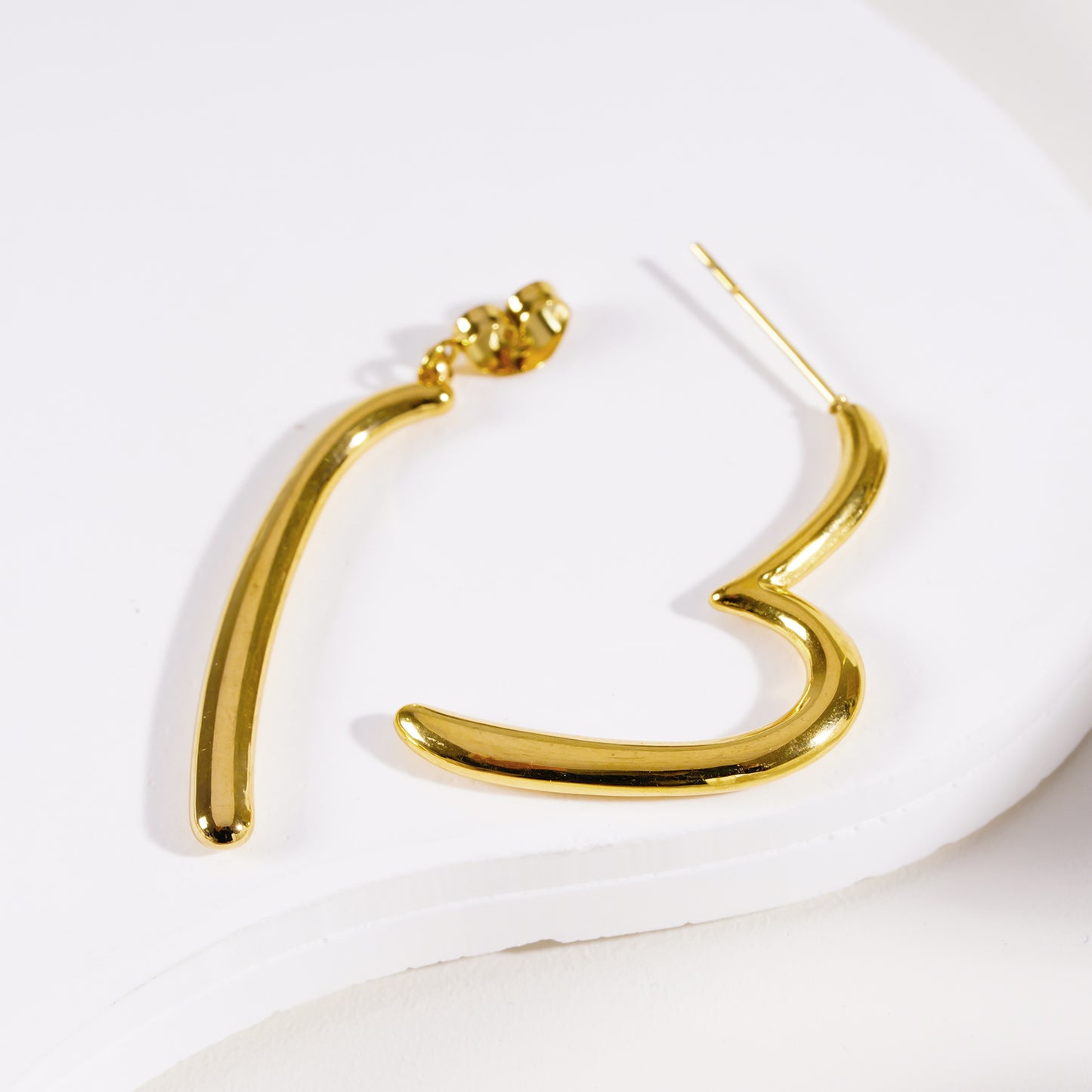 Style MOMOKA 0187: Abstract Heart Shaped Detachable Hoop Earrings.