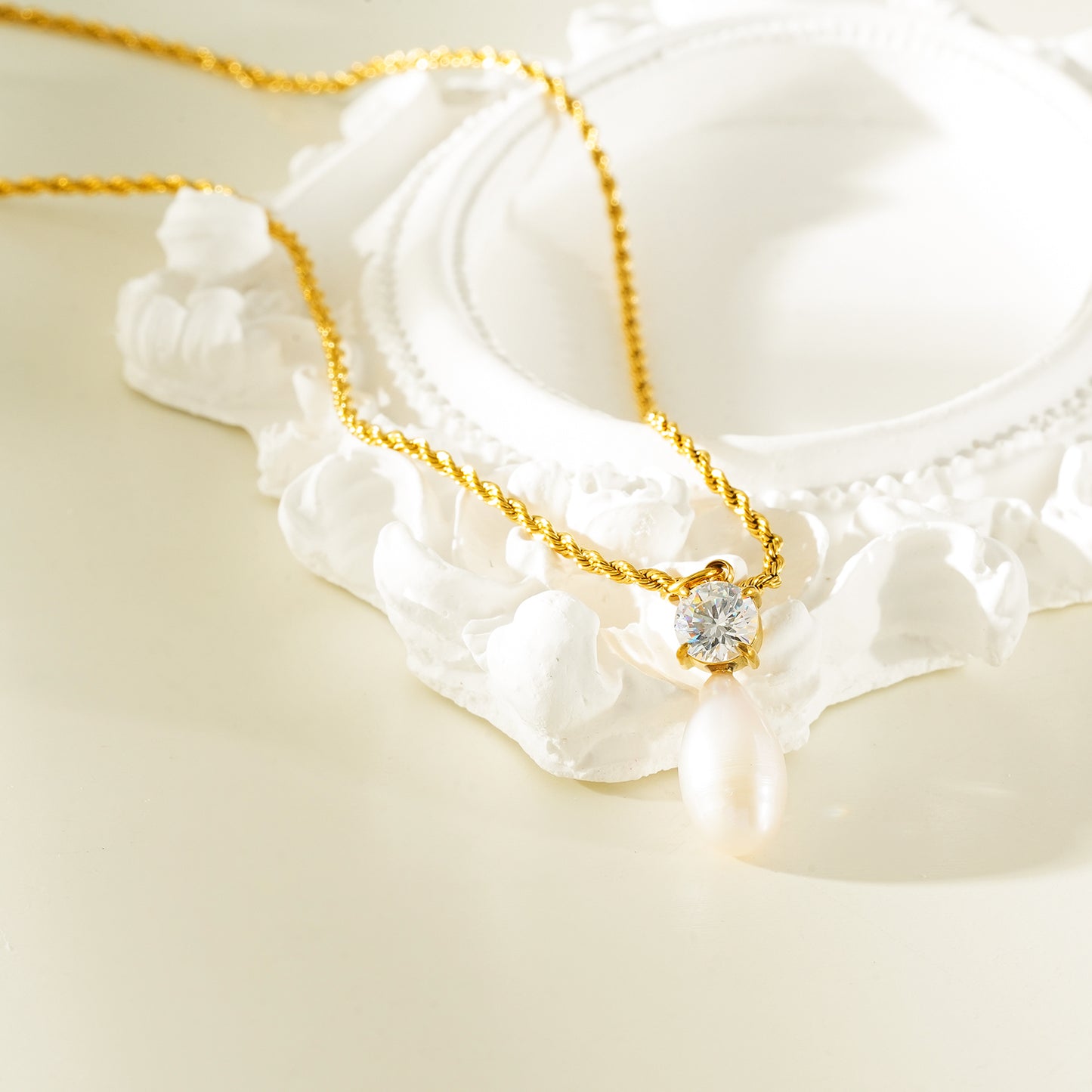 ORSOLIA Gold: Vintage Rope Chain Necklace with Freshwater Pearl & Solitaire Zirconia Charm