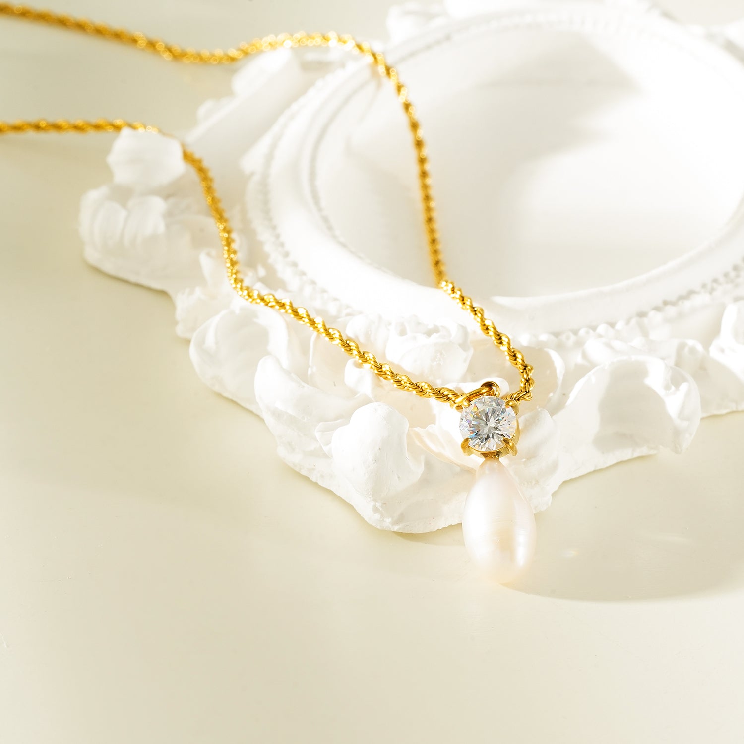ORSOLIA Gold: Vintage Rope Chain Necklace with Freshwater Pearl & Solitaire Zirconia Charm