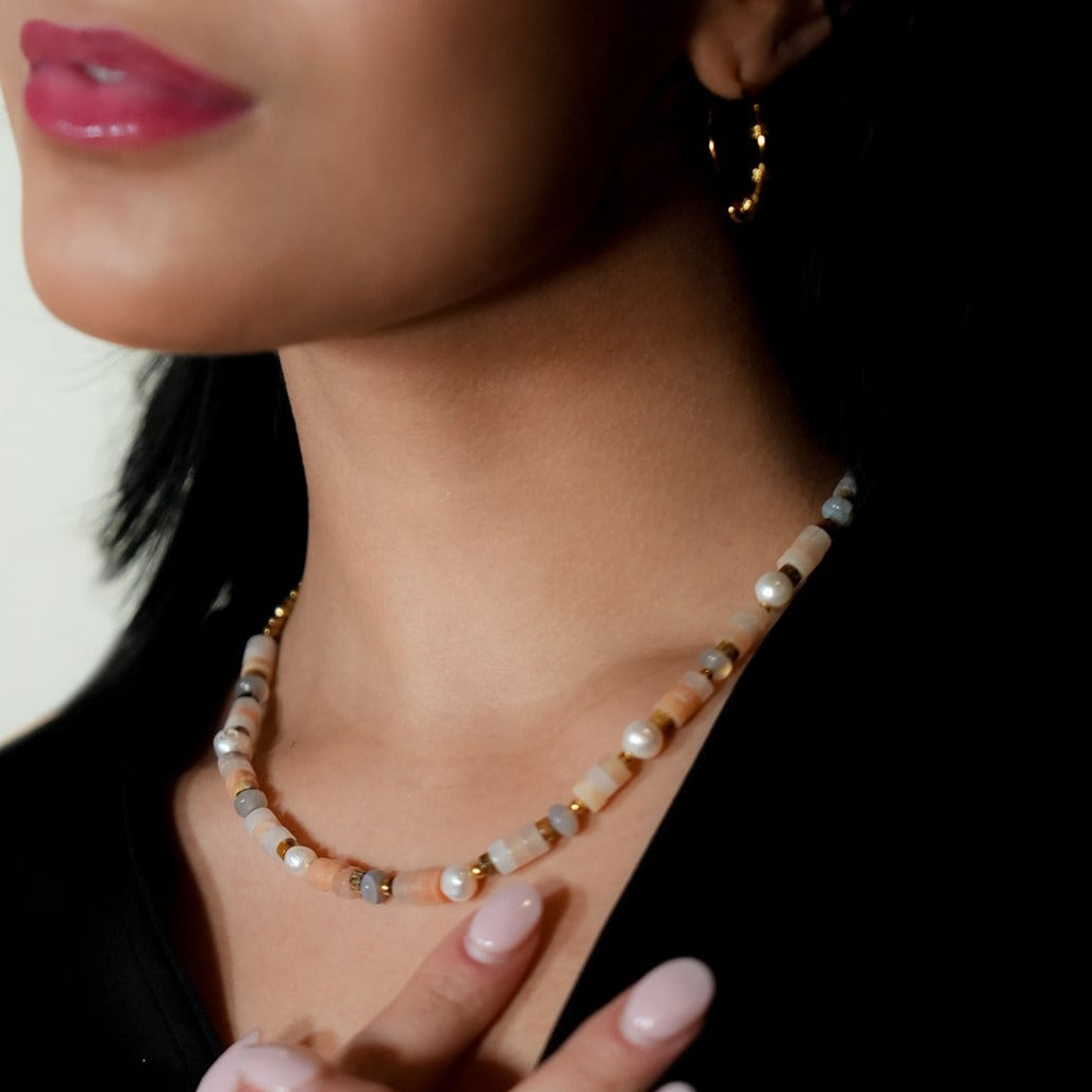 Style OSTIA 3758: Chalcedony Stones, Fresh Water Pearls &amp; Gold Ball-Beaded Necklace.