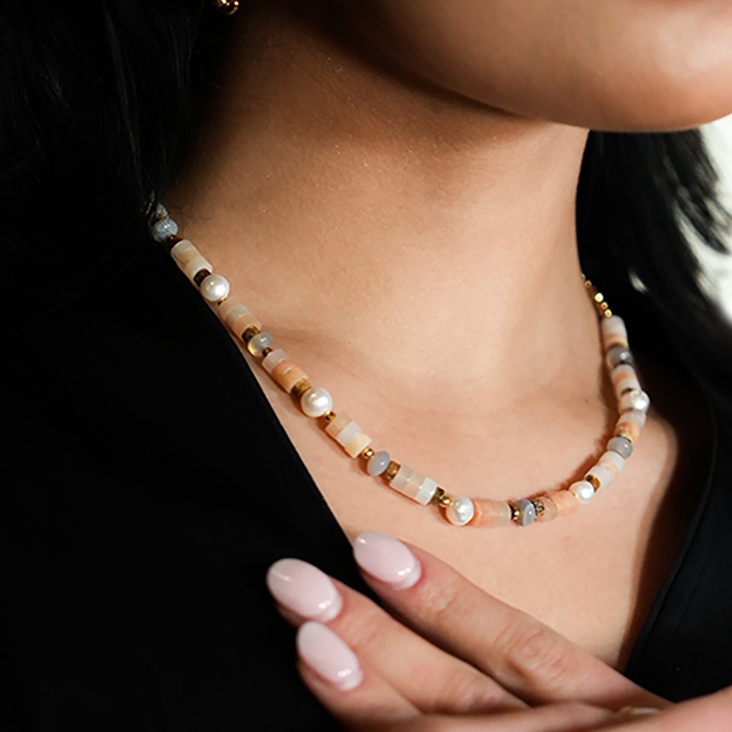 Style OSTIA 3758: Chalcedony Stones, Fresh Water Pearls & Gold Ball-Beaded Necklace.
