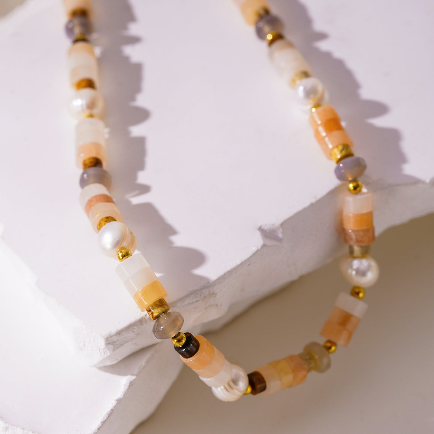 Style OSTIA 3758: Chalcedony Stones, Fresh Water Pearls &amp; Gold Ball-Beaded Necklace.