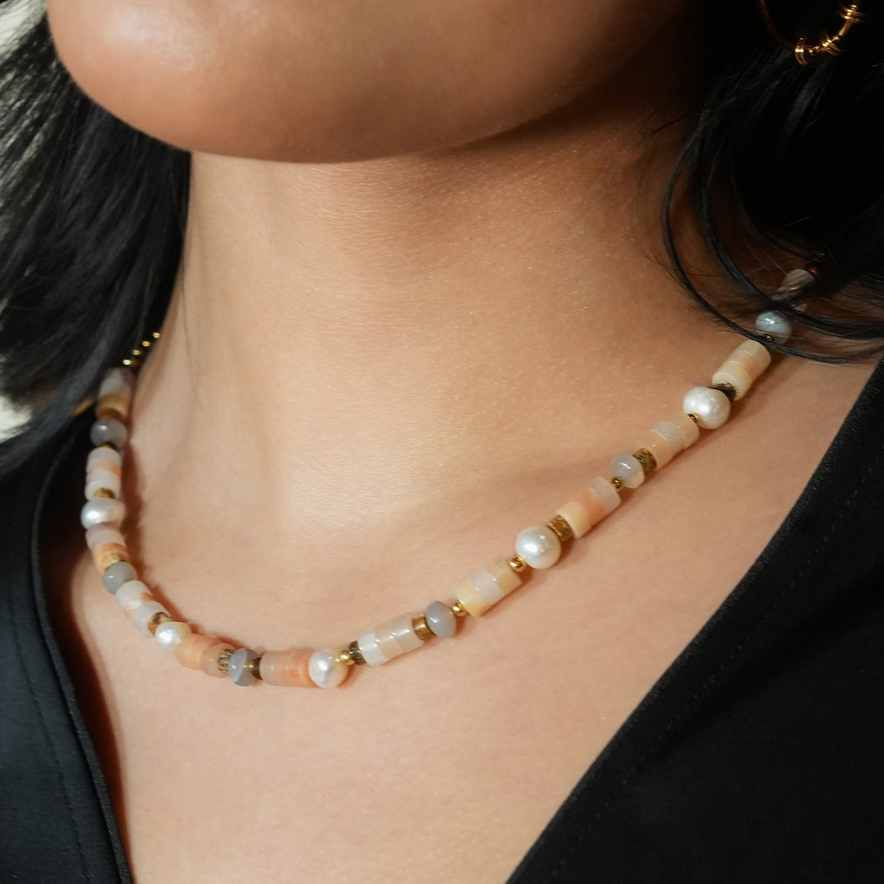 Style OSTIA 3758: Chalcedony Stones, Fresh Water Pearls &amp; Gold Ball-Beaded Necklace.