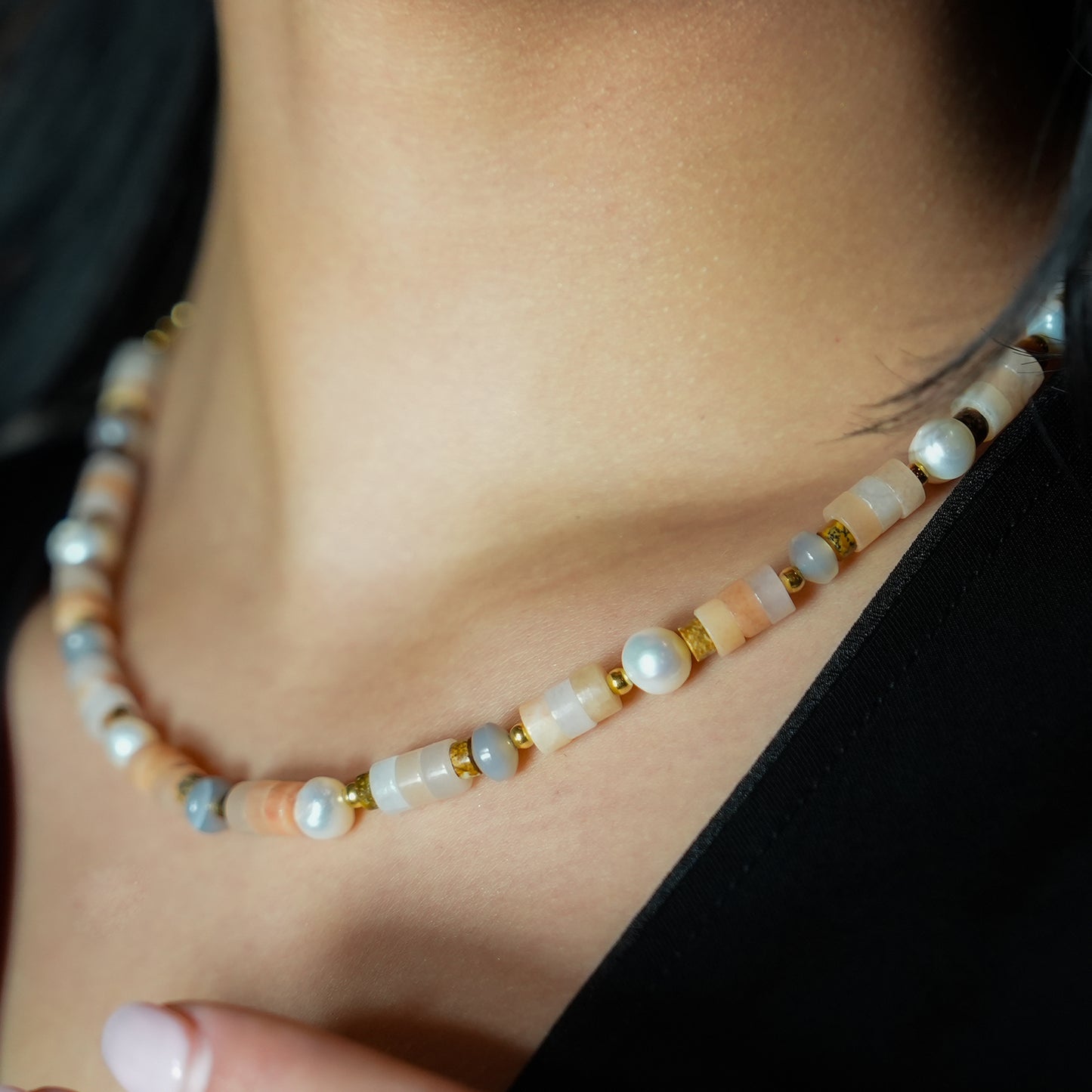 Style OSTIA 3758: Chalcedony Stones, Fresh Water Pearls &amp; Gold Ball-Beaded Necklace.