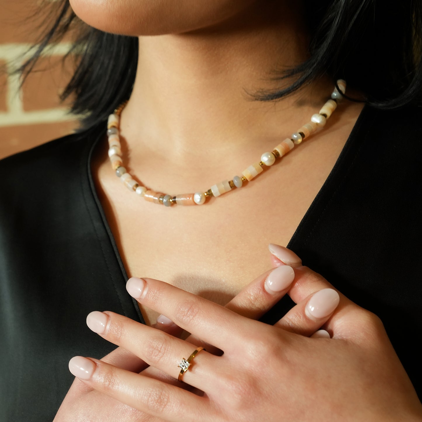 Style OSTIA 3758: Chalcedony Stones, Fresh Water Pearls &amp; Gold Ball-Beaded Necklace.