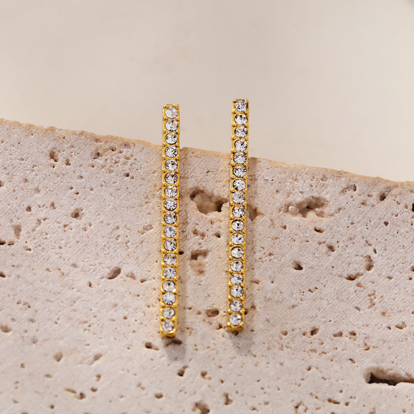 hackneynine | hackney-nine | Style REGINA 71142: Pavé Bar Stud with Zirconia Gemstones.