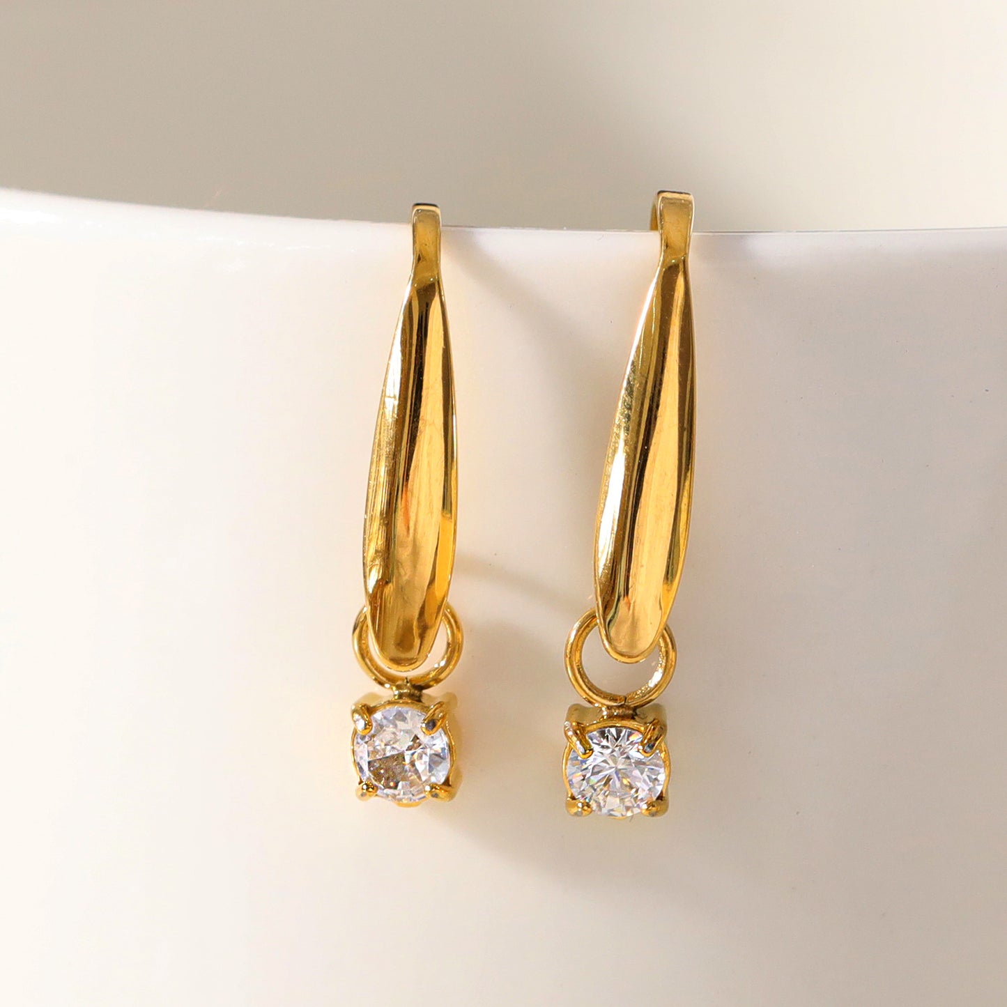 hackney-nine | hackneynine | Style AITANA 71210: Vintage-inspired Tear Drop Earrings with Solitaire Zirconia Gemstone