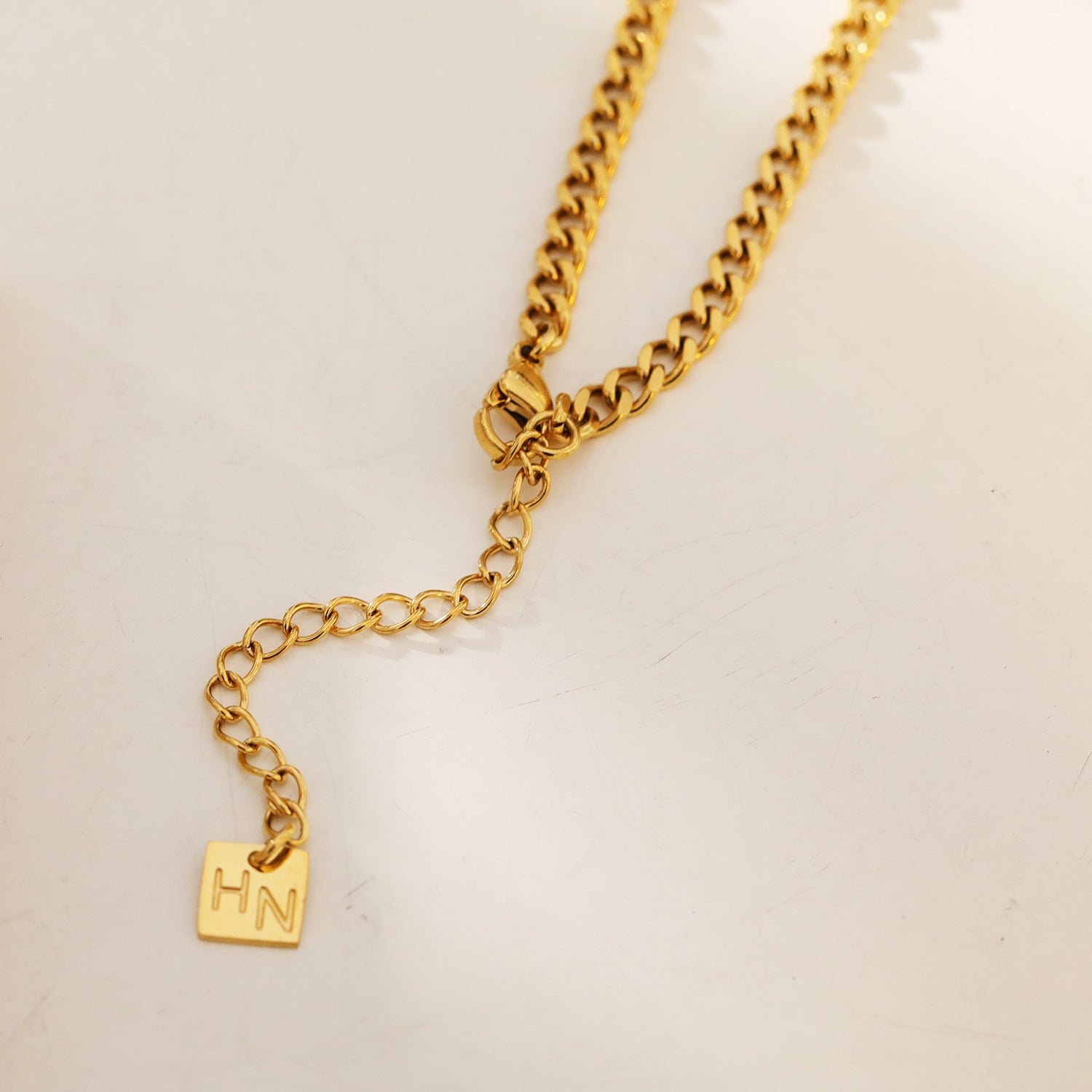 hackney-nine | Style CALYPSO 86528: Paper-Clip & Mini Figaro Chain Necklace.