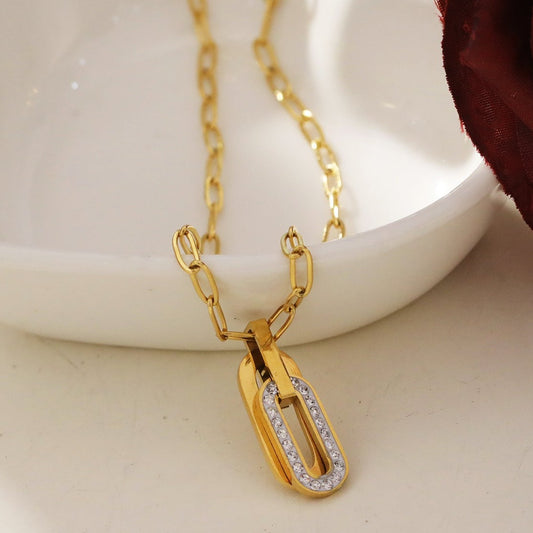 Style CHICALA 33164: Zirconia-Embedded Oval Shaped Charms Pendant on Paper-Clip Chain Necklace.