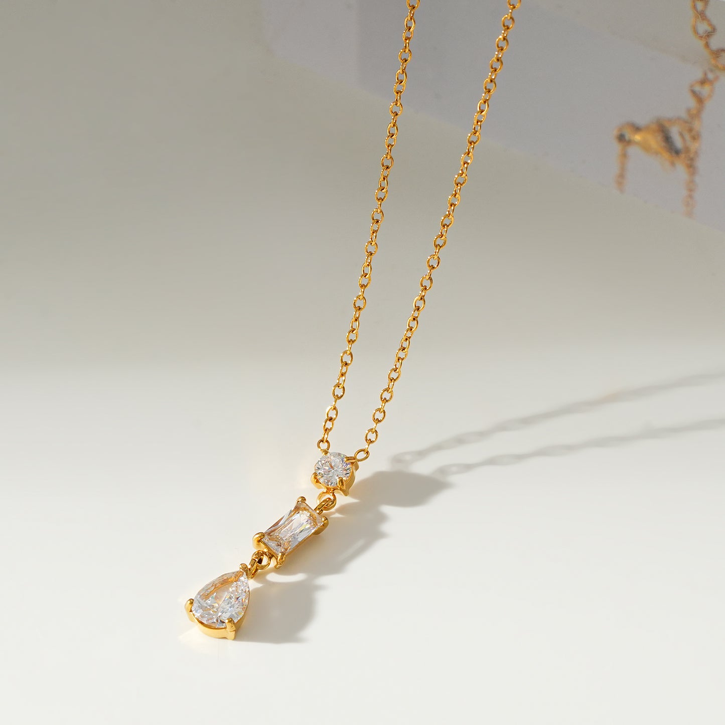 Style ROCHINA Gold: A Trio of Zirconia Charm Pendant Chain Necklace