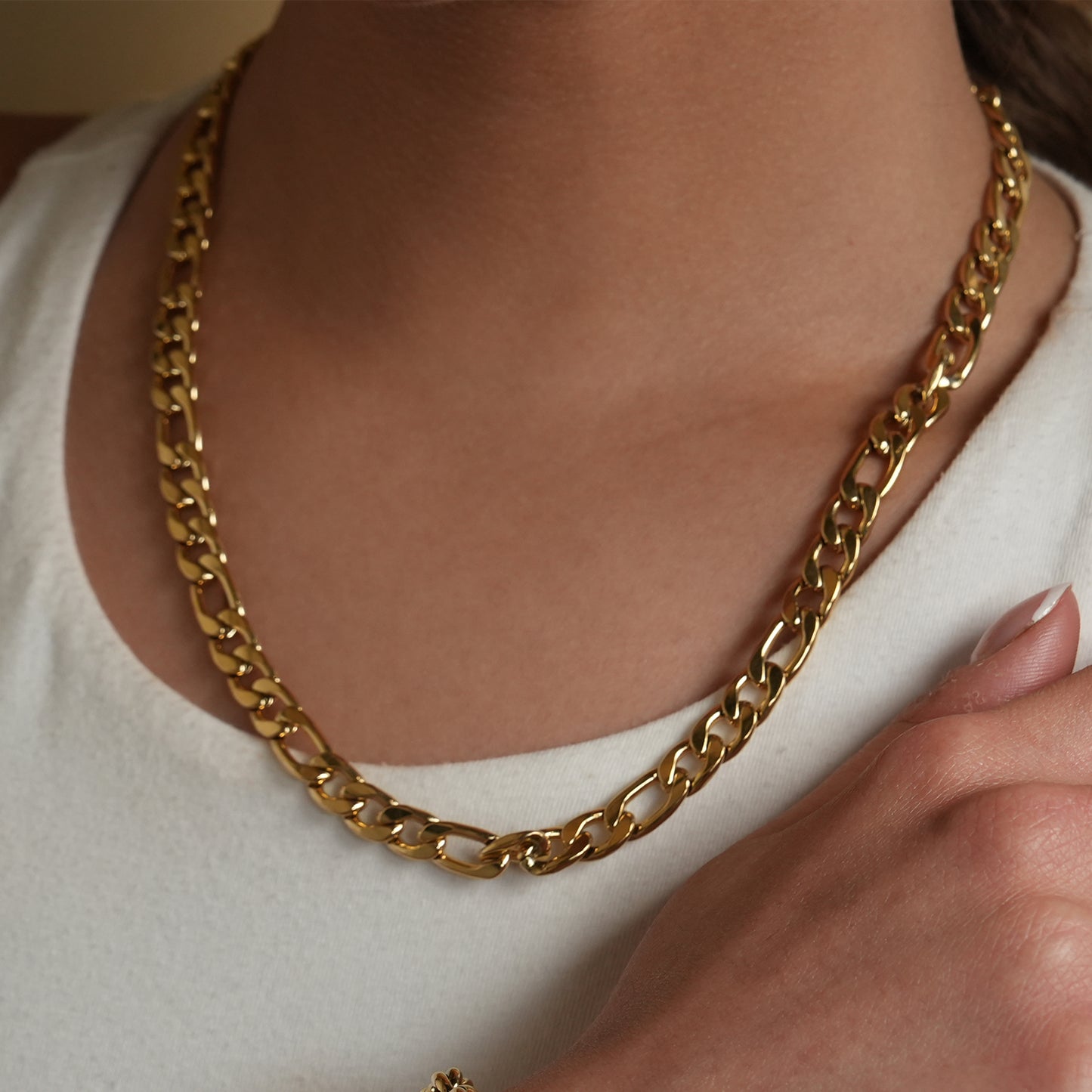 Style SUTTON 6442: Cuban-Link Statement Chain Necklace.
