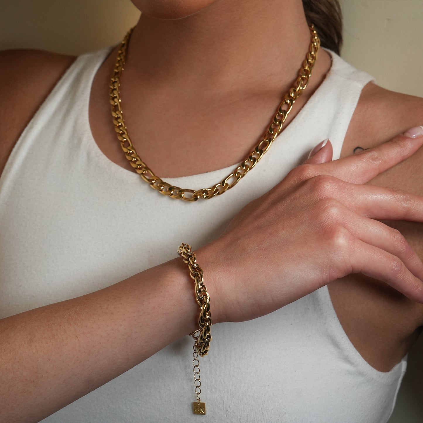 Style SUTTON 6442: Cuban-Link Statement Chain Necklace.