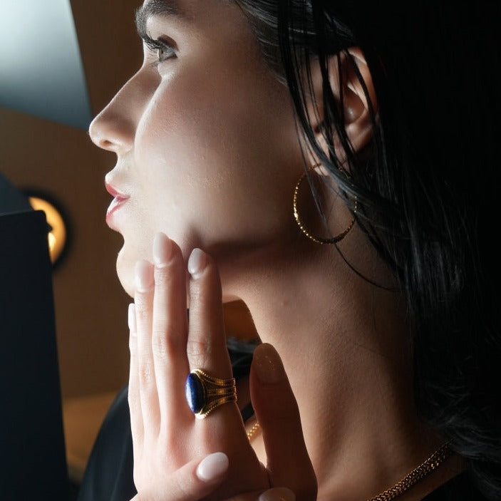 Style TIAMO 7348: Vintage Inspired Ring with Triple Ornate Bands & a Lapis Lazuli Centre Piece.