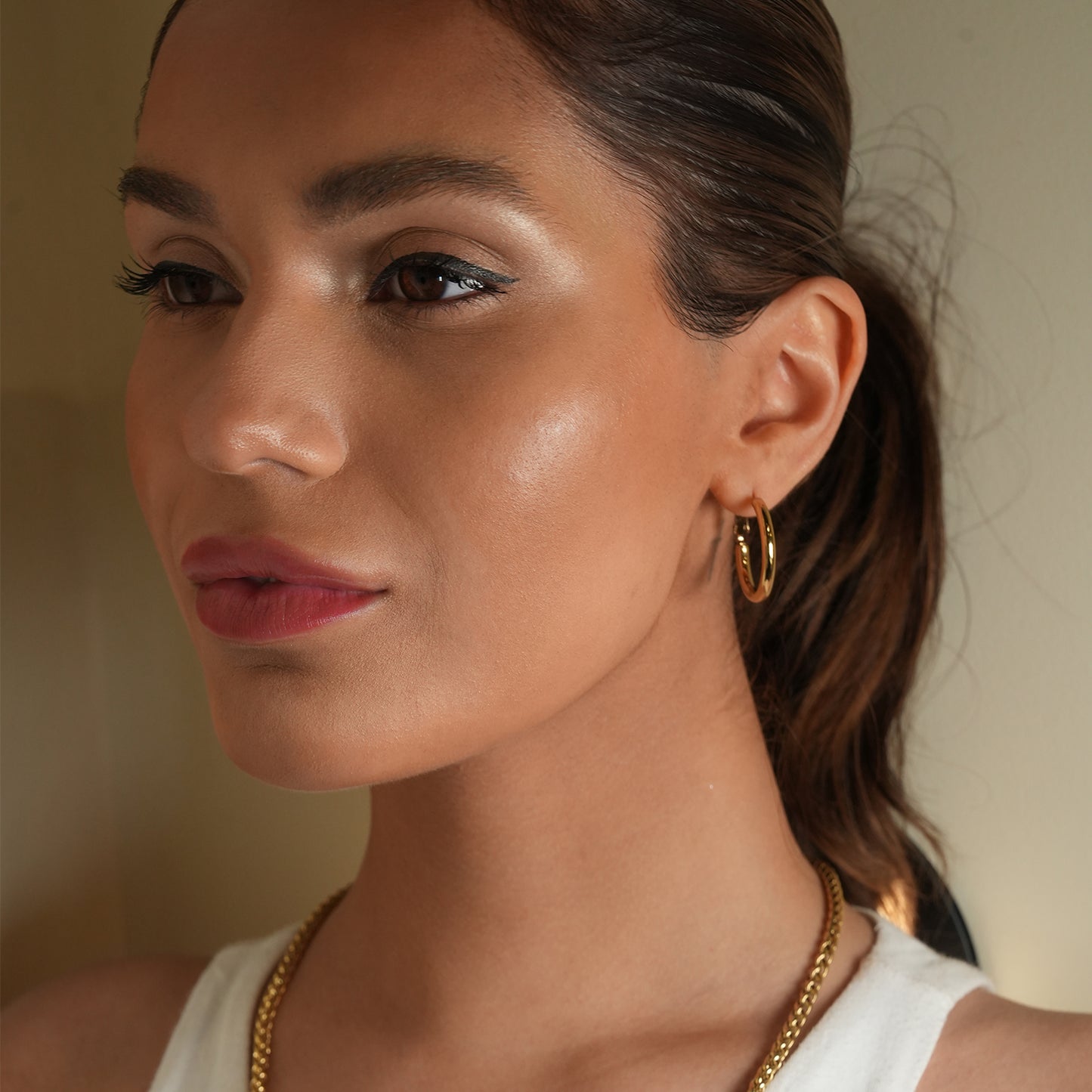Style YOSHIKO 9672: Mid-Width Essential Hoop Earrings Gold Size A (2 cm)