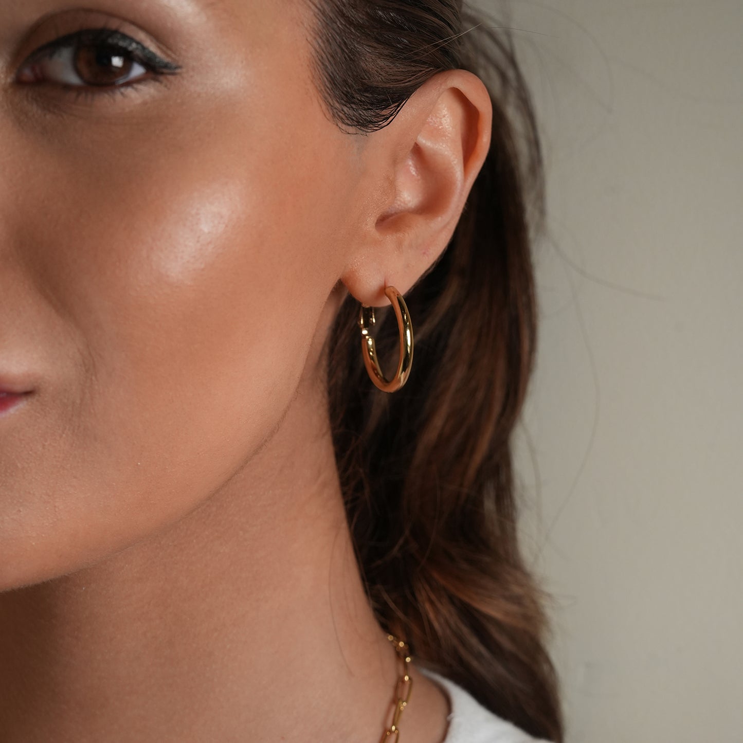 Style YOSHIKO 9672: Mid-Width Essential Hoop Earrings Gold Size A (2 cm)