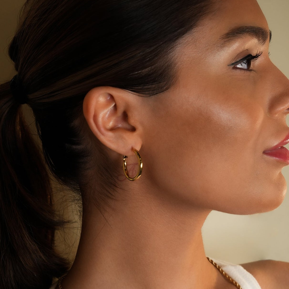 Style YOSHIKO 9672: Mid-Width Essential Hoop Earrings Gold Size A (2 cm)