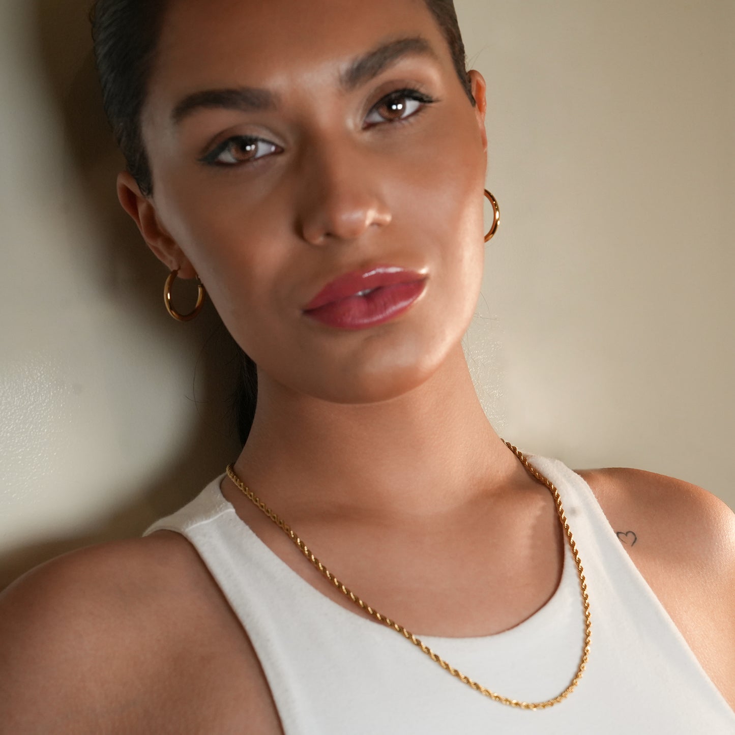 Style YOSHIKO 9672: Mid-Width Essential Hoop Earrings Gold Size A (2 cm)